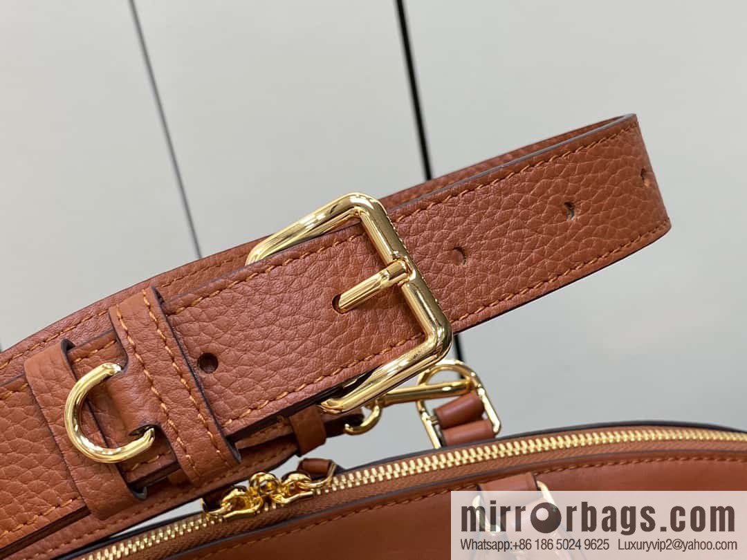 [Boutique‑grade] M22914 black full leather portable women's bag series Lock It MM handbag M22914 22925 22927 23061 Ays Lock It MM bag