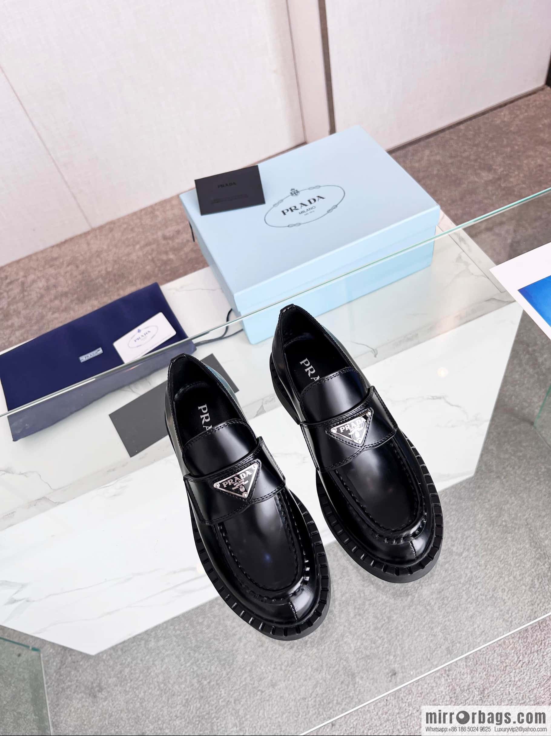 🐰🐰PRADA ² ² ² 3 Prada spring and summer new products Qiao Xin, Cheng Xiao, Liu Lingzi same round head triangular buckle (Mary Jane single shoes) loafers