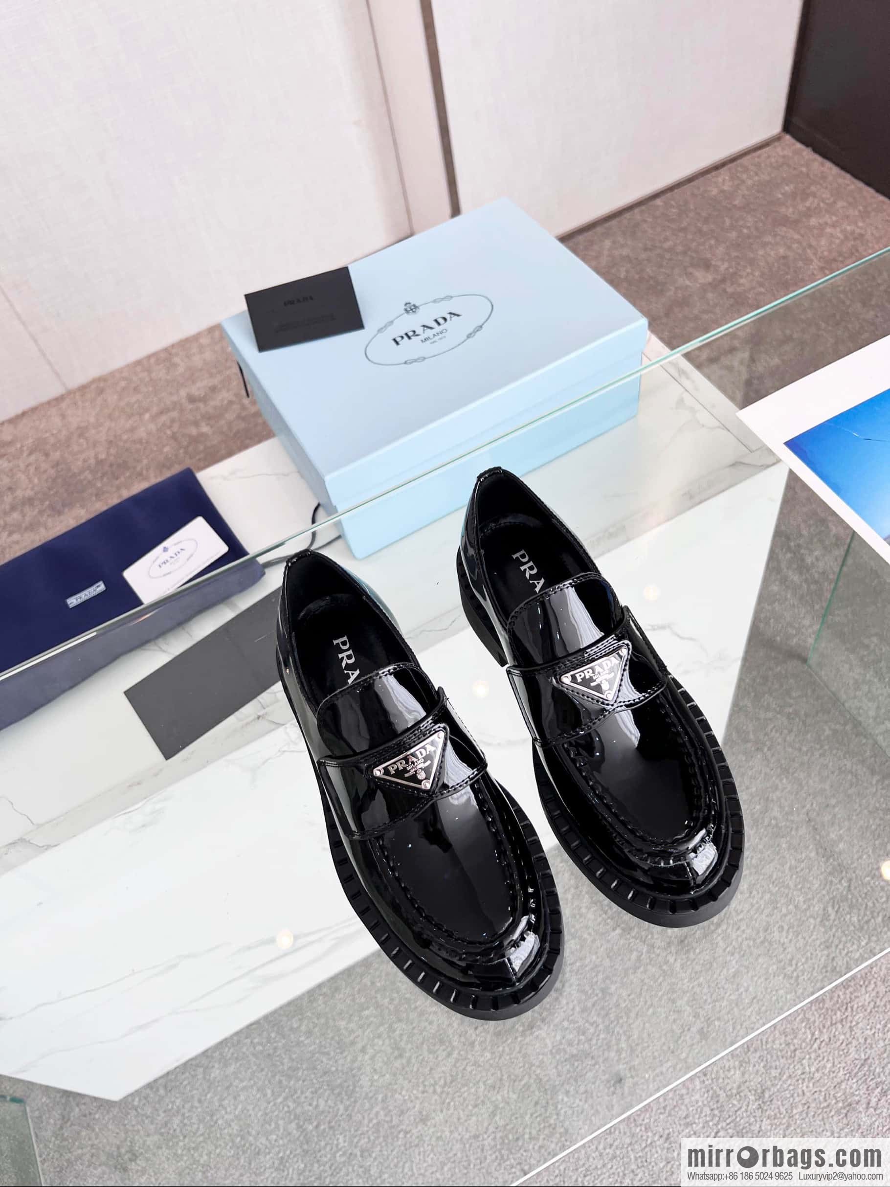 🐰🐰PRADA ² ² ² 3 Prada spring and summer new products Qiao Xin, Cheng Xiao, Liu Lingzi same round head triangular buckle (Mary Jane single shoes) loafers
