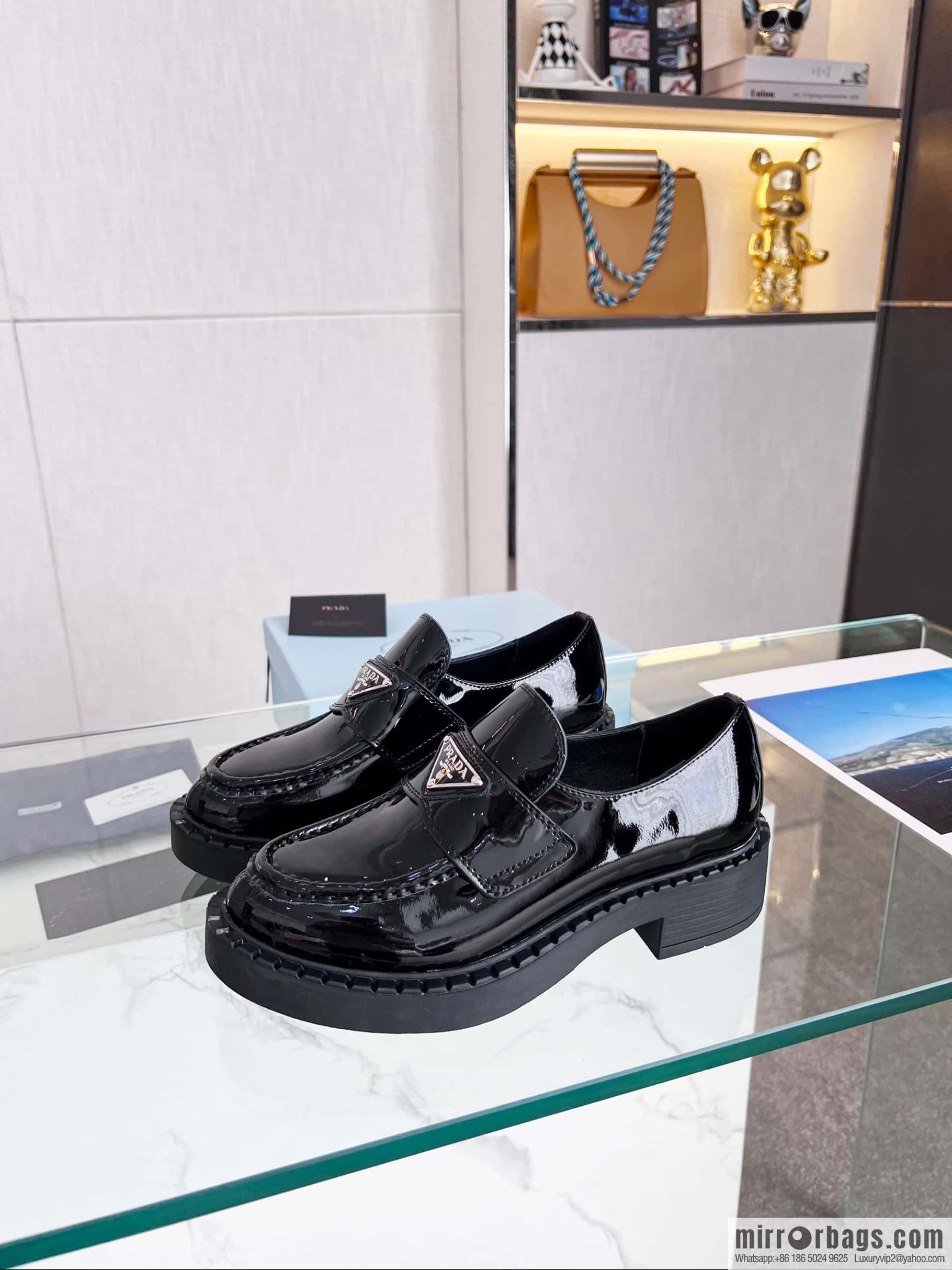 🐰🐰PRADA ² ² ² 3 Prada spring and summer new products Qiao Xin, Cheng Xiao, Liu Lingzi same round head triangular buckle (Mary Jane single shoes) loafers