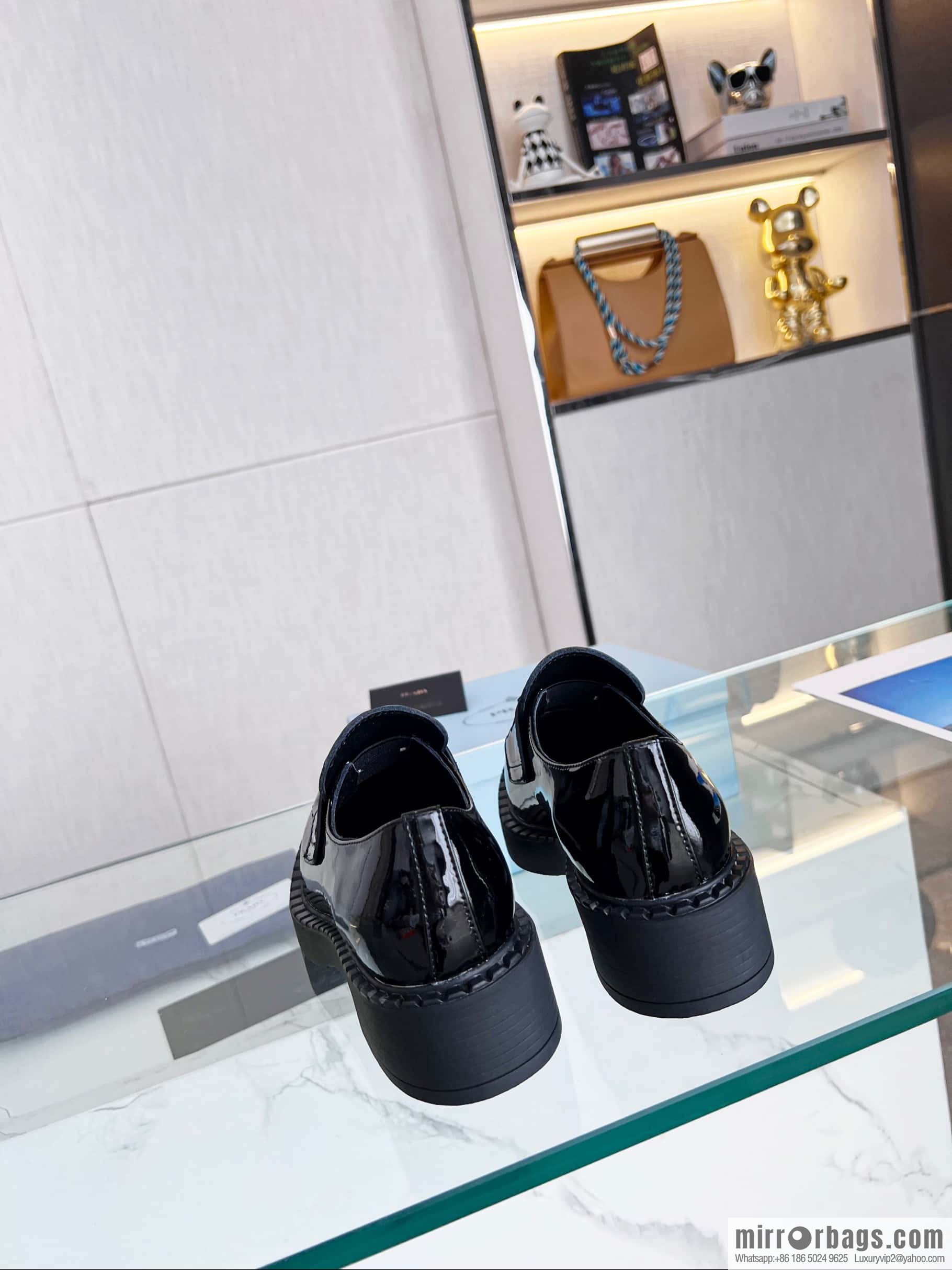 🐰🐰PRADA ² ² ² 3 Prada spring and summer new products Qiao Xin, Cheng Xiao, Liu Lingzi same round head triangular buckle (Mary Jane single shoes) loafers