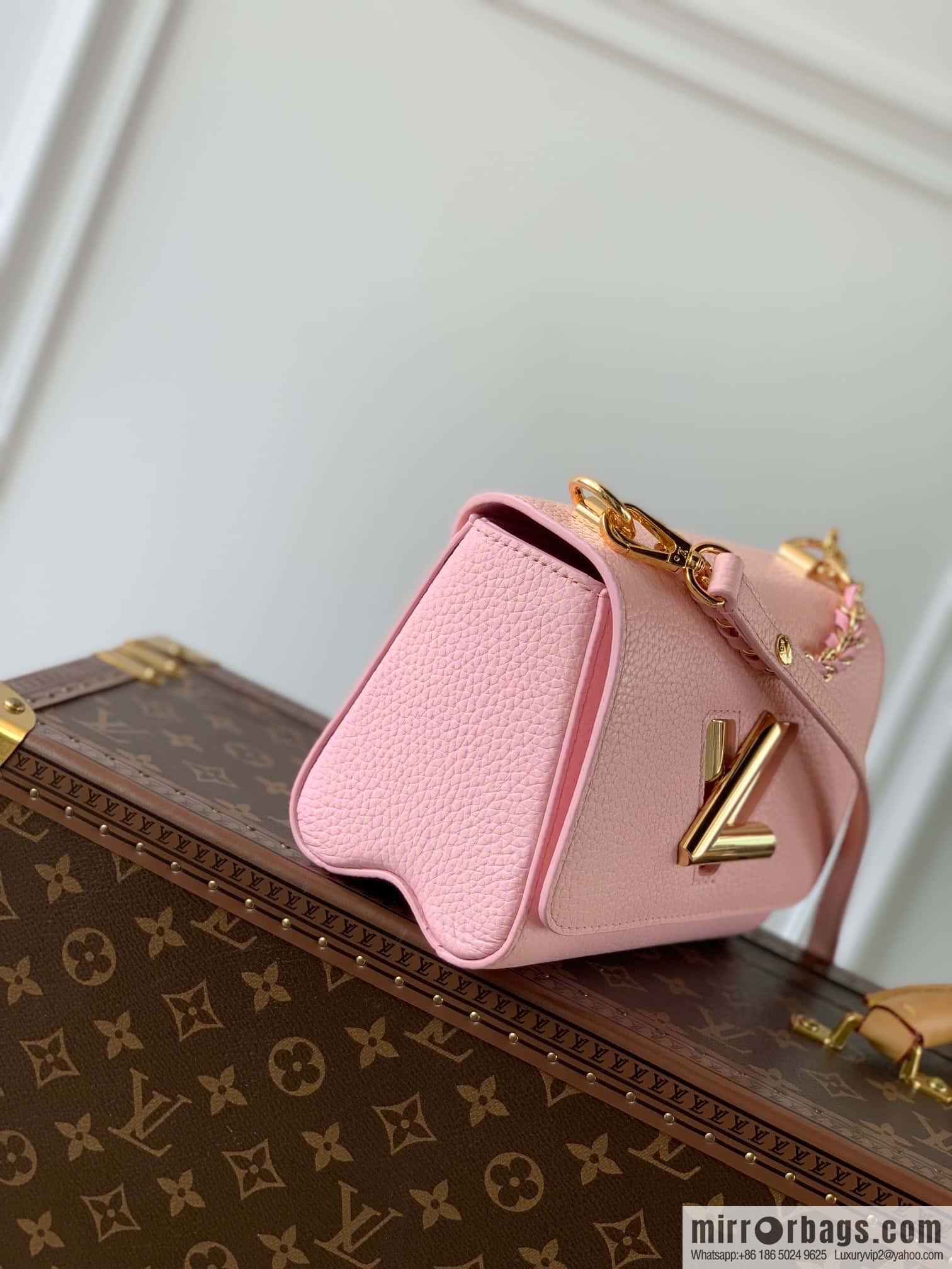M20699 TWIST Small Handbag