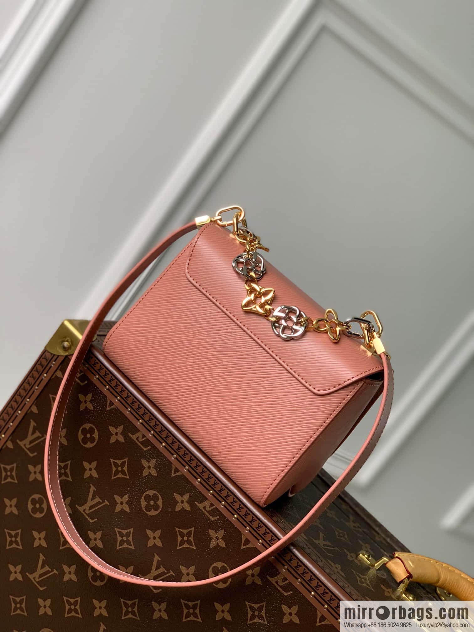 M23074 TWIST small handbag