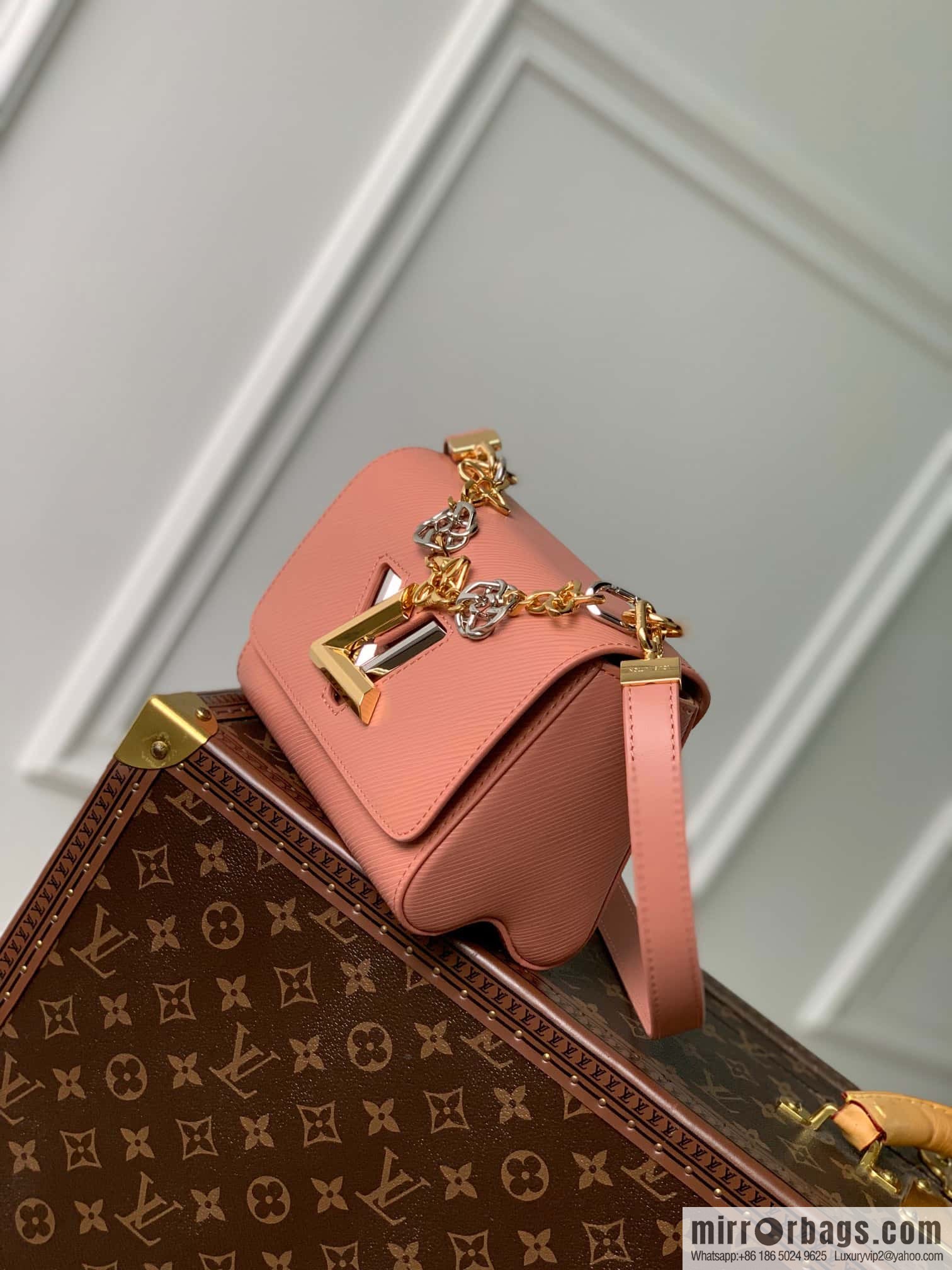 M23074 TWIST small handbag