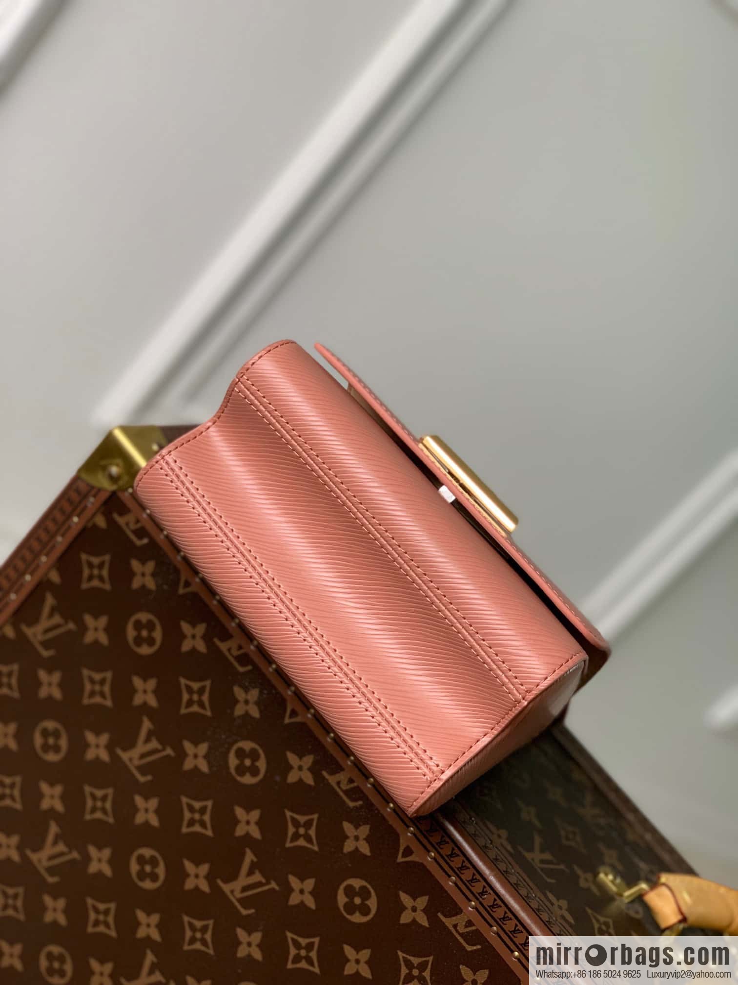 M23074 TWIST small handbag