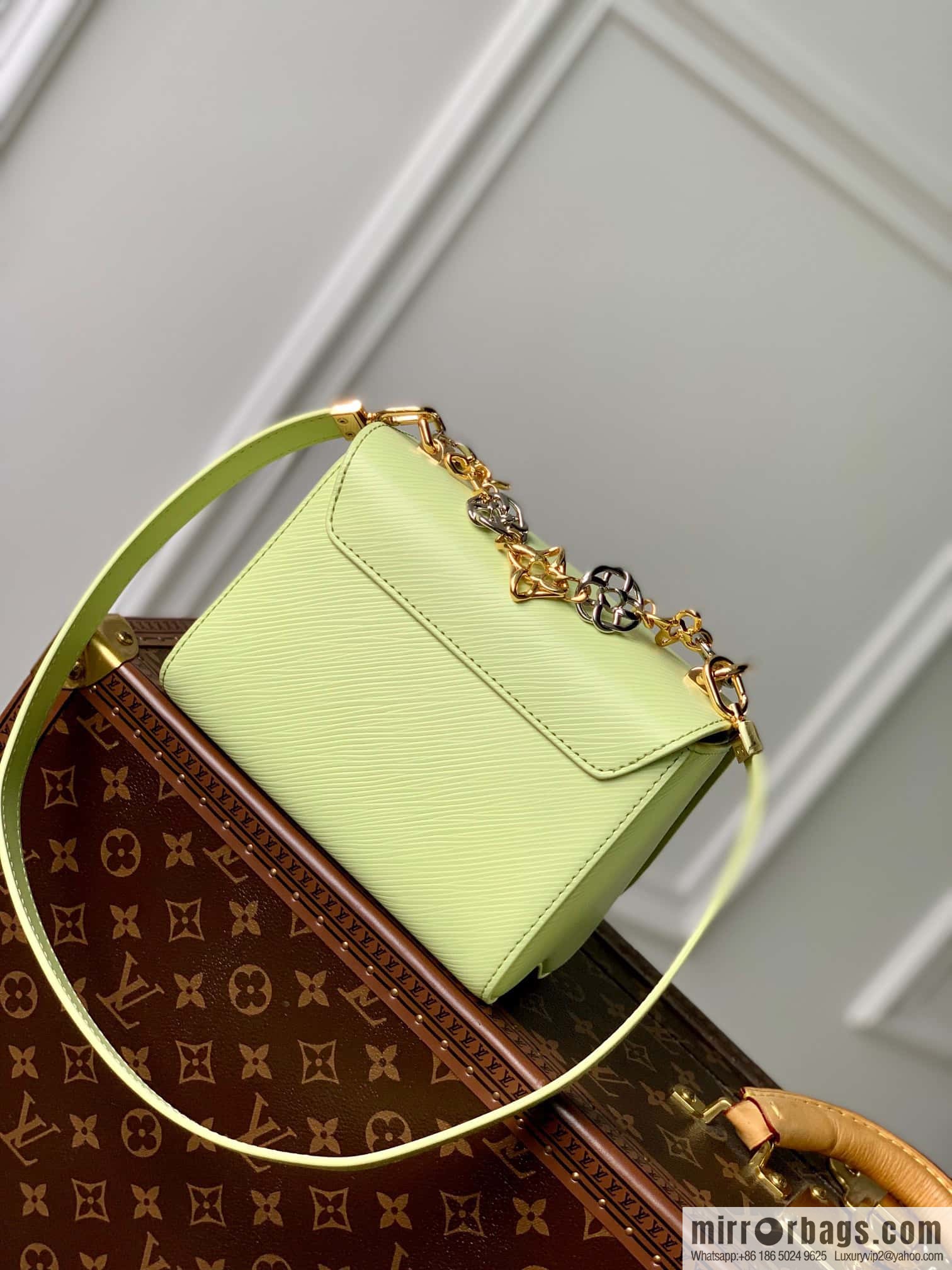 M22768 TWIST Small Handbag