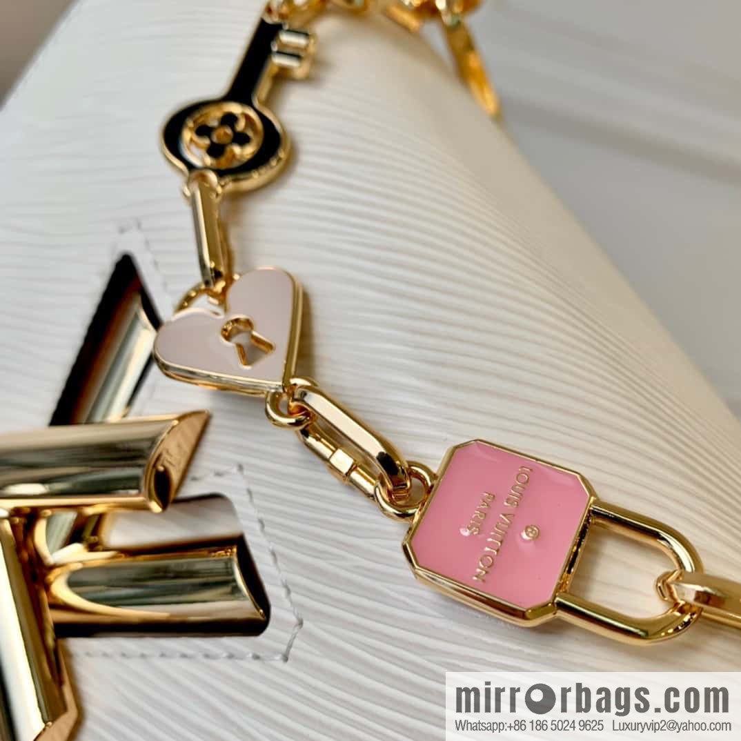 [Twist small chain bag] M50332