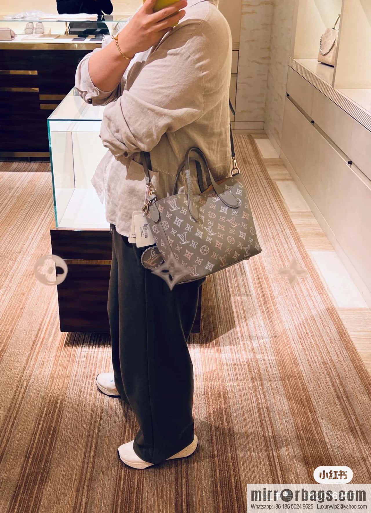 [Boutique‑grade] M23758 light gray, full leather bucket bag series Blossom small tote bag, gray gradual change (cut-out)