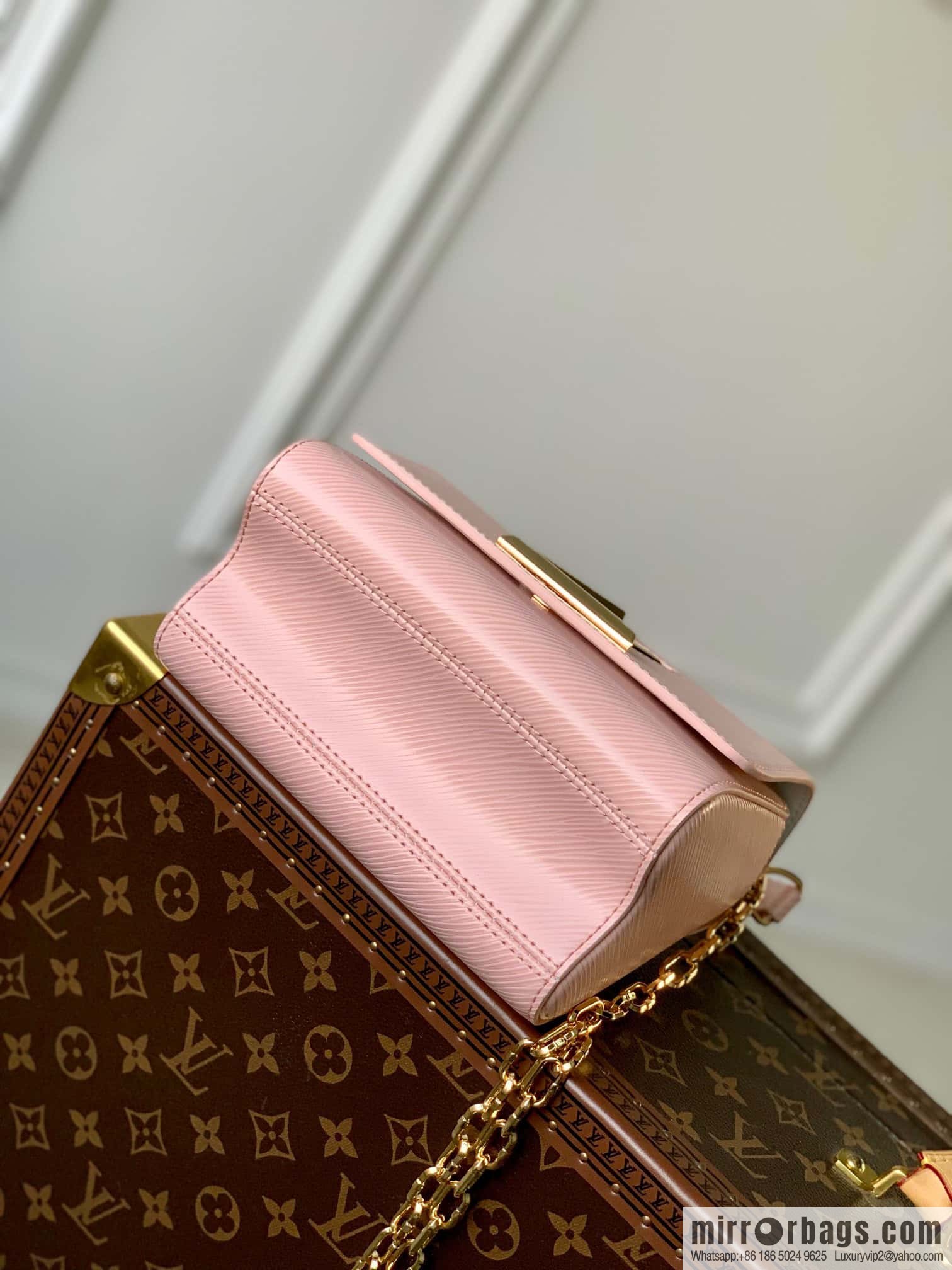 M21027 TWIST Small Handbag