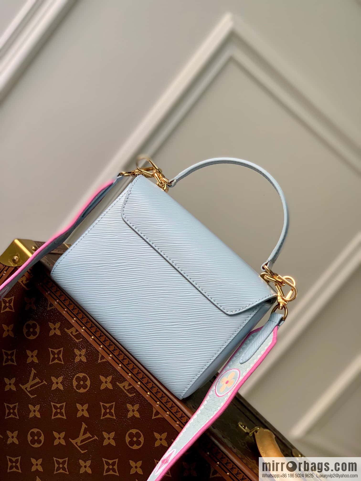 M22515 Twist Small Handbag