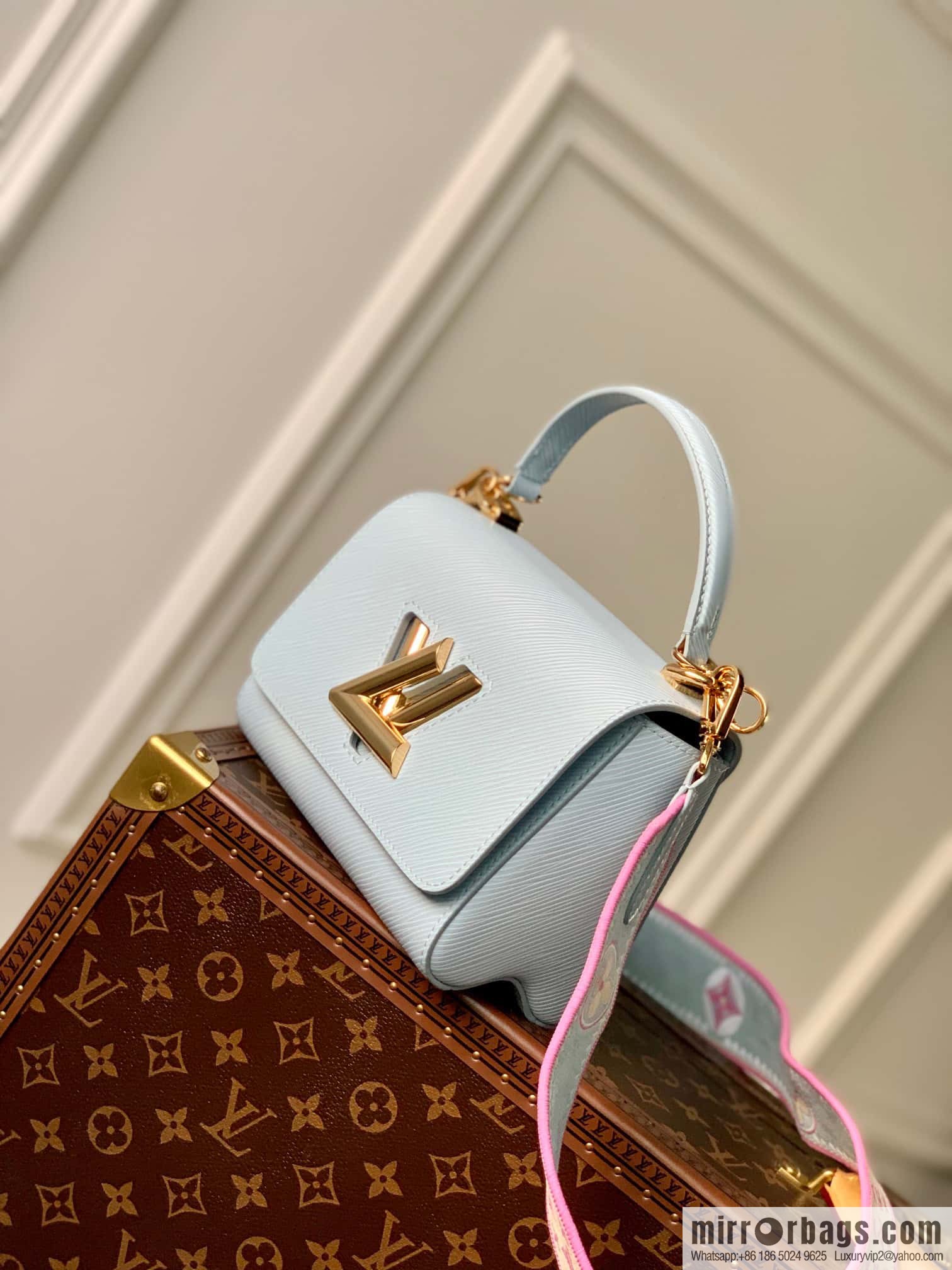 M22515 Twist Small Handbag