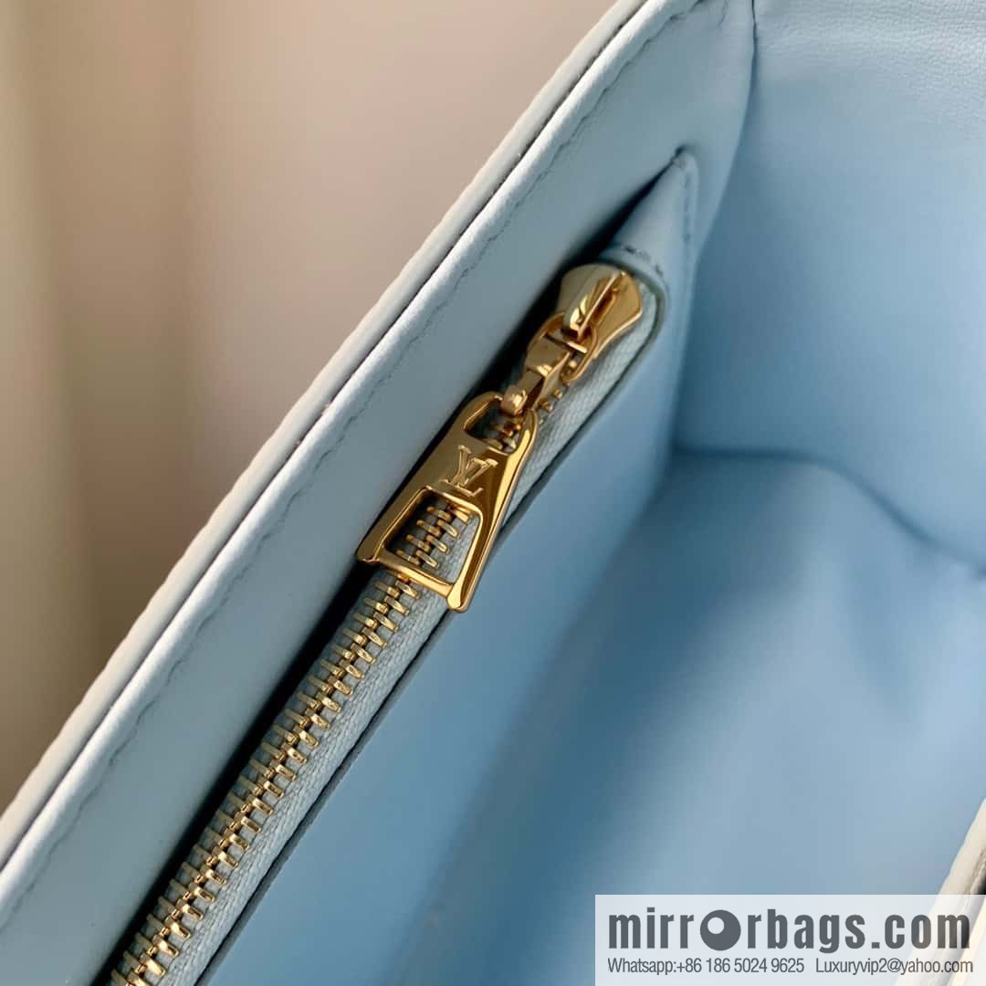 M22515 Twist Small Handbag