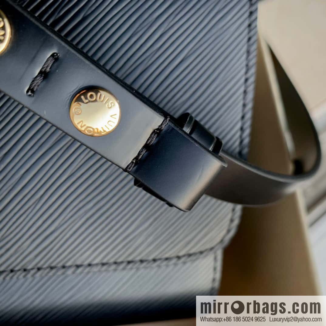 M21031 TWIST medium handbag