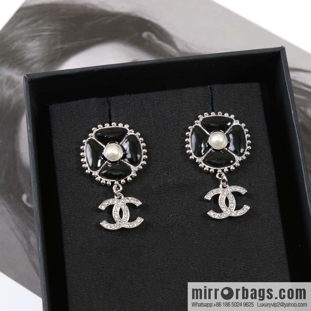 ☀️New ☑️ chanel c2 double c drop oil camellia stud earrings ☀️