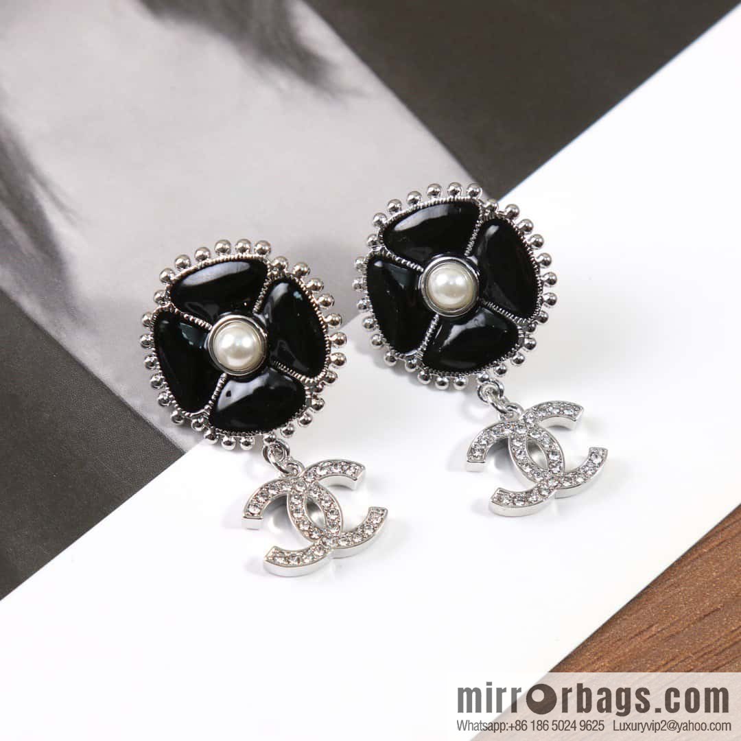 ☀️New ☑️ chanel c2 double c drop oil camellia stud earrings ☀️