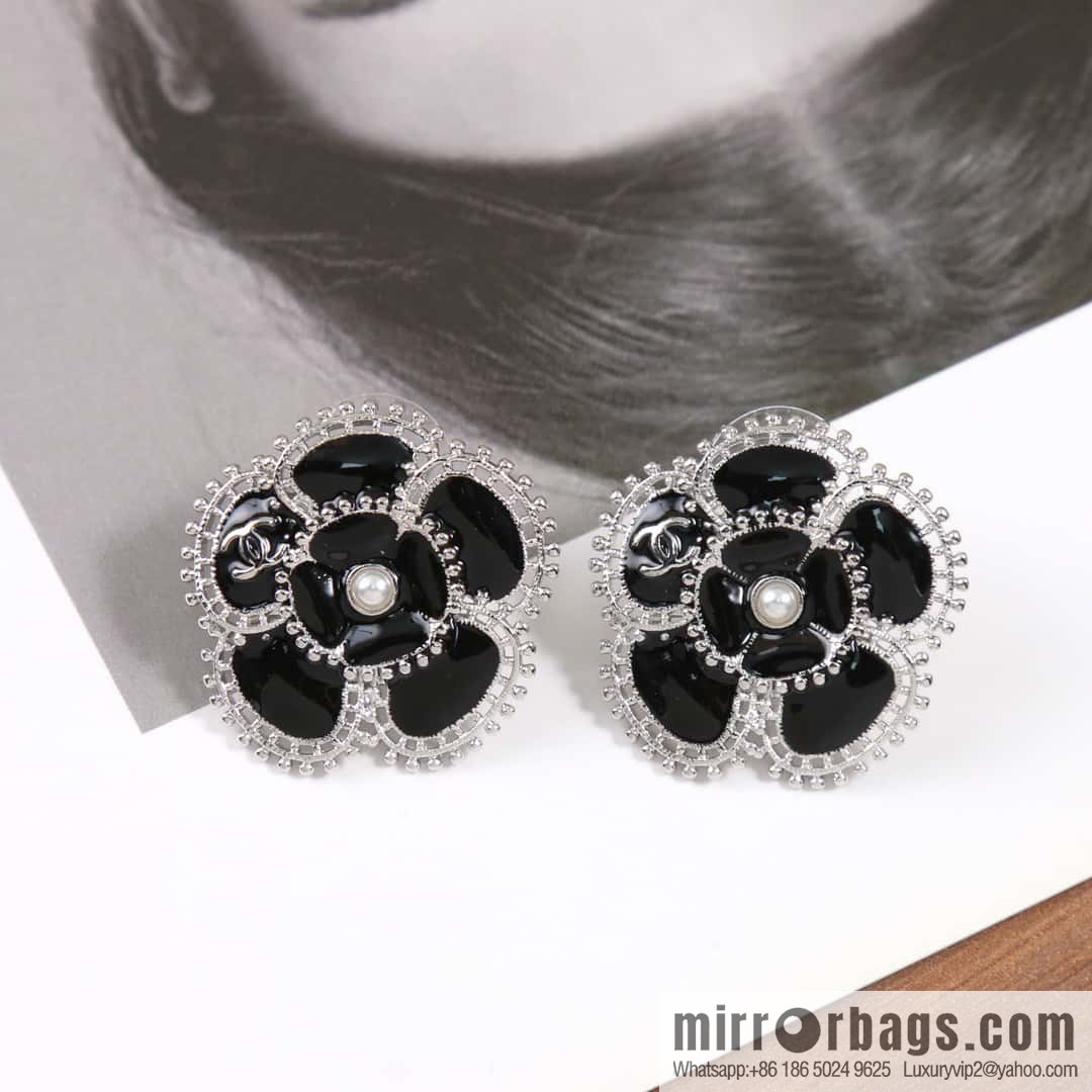 ☀️New ☑️ chanel c1 double c camellia oil stud earrings ☀️