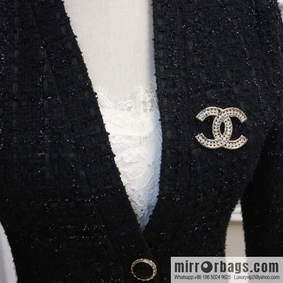 ☀️New ☑️ Chanel Double C White Diamond Brooch ☀️