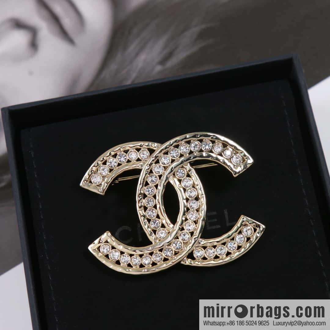 ☀️New ☑️ Chanel Double C White Diamond Brooch ☀️