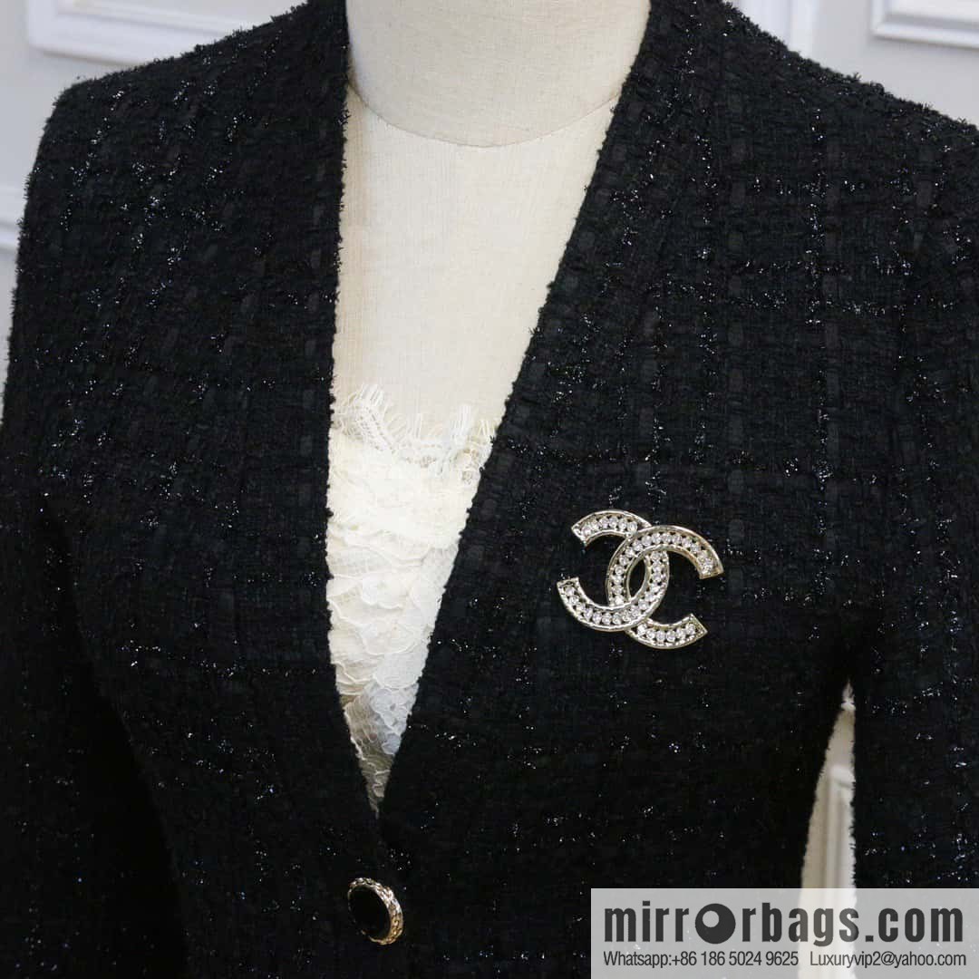 ☀️New ☑️ Chanel Double C White Diamond Brooch ☀️