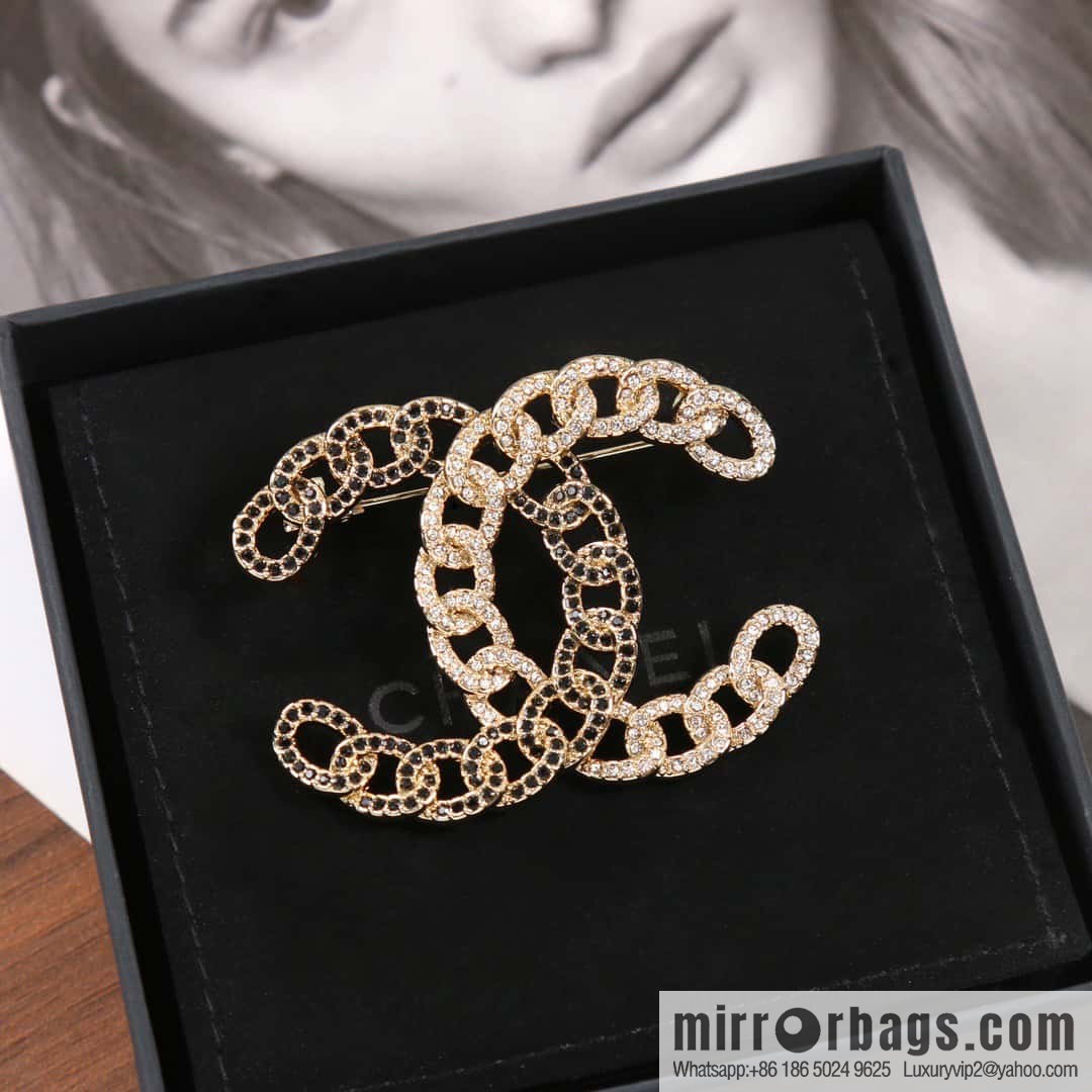 ☀️New ☑️ Chanel Double C Hollow Full Diamond Brooch ☀️