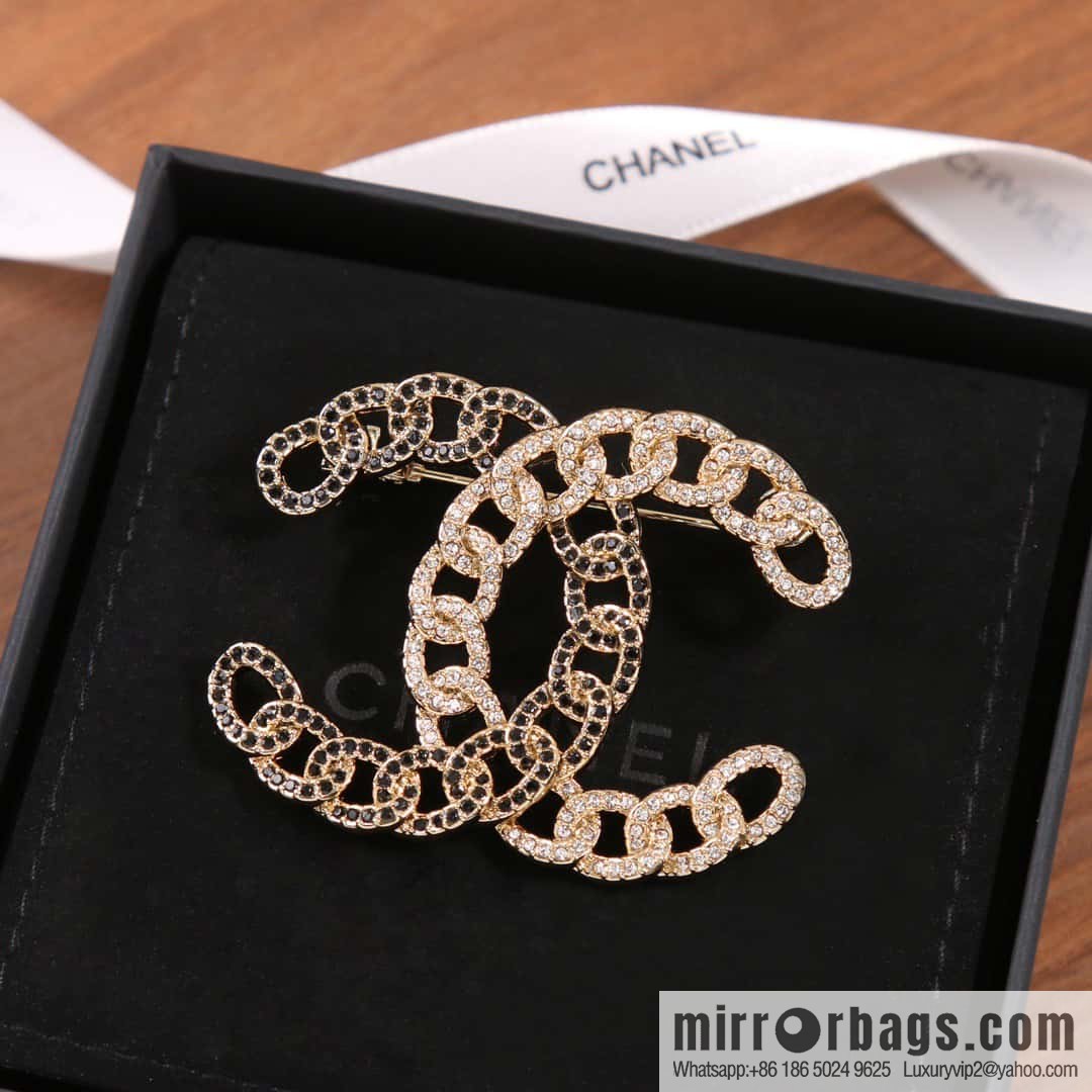 ☀️New ☑️ Chanel Double C Hollow Full Diamond Brooch ☀️