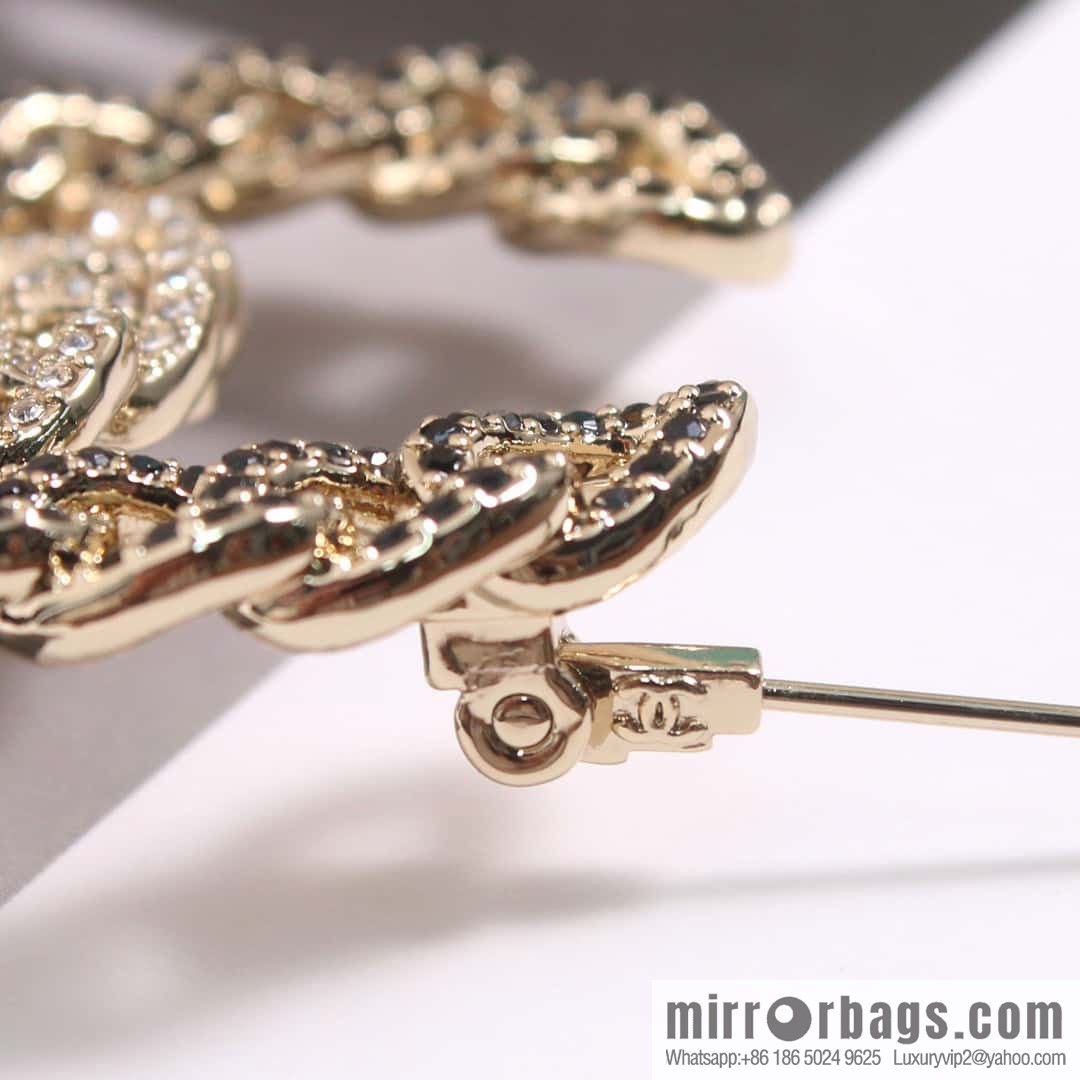 ☀️New ☑️ Chanel Double C Hollow Full Diamond Brooch ☀️
