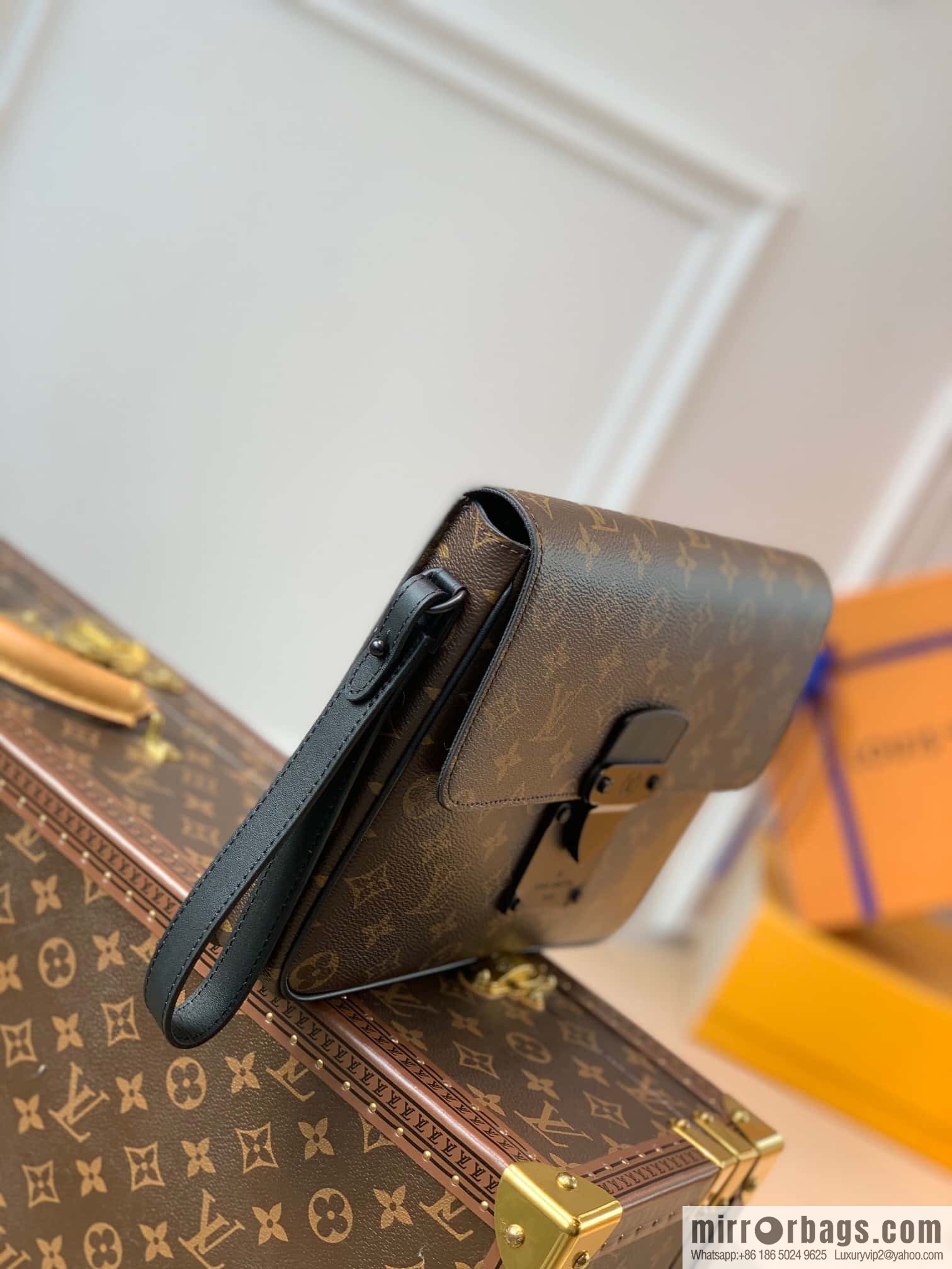 M80560 M80582 S Lock 4A Handbag