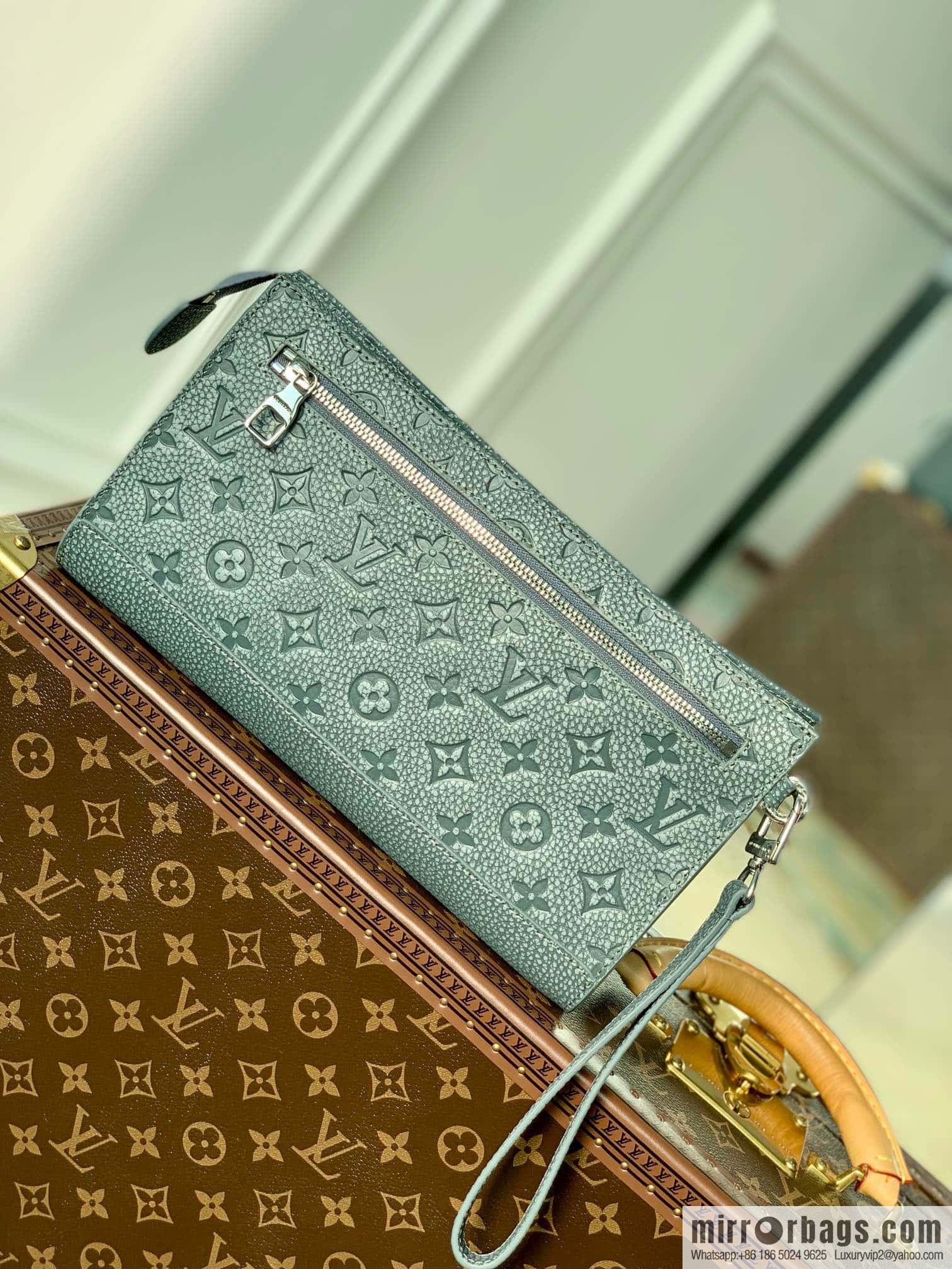 M81556 clutch bag 1934 Louis Vuitton Sac Tricot handbag