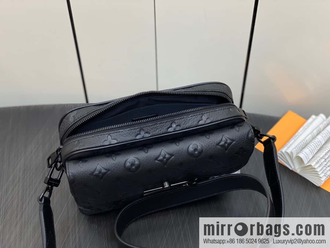 [Premium‑quality] M23742 46795 full leather black men's bag messenger bag series Steamer messenger bag