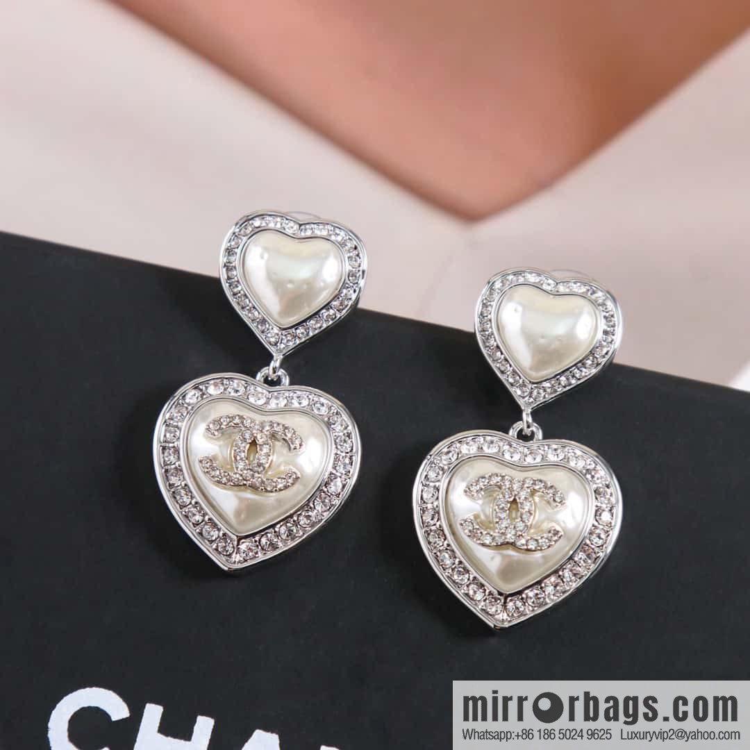 New ☑️ Chanel c2 double c double peach heart love stud earrings
