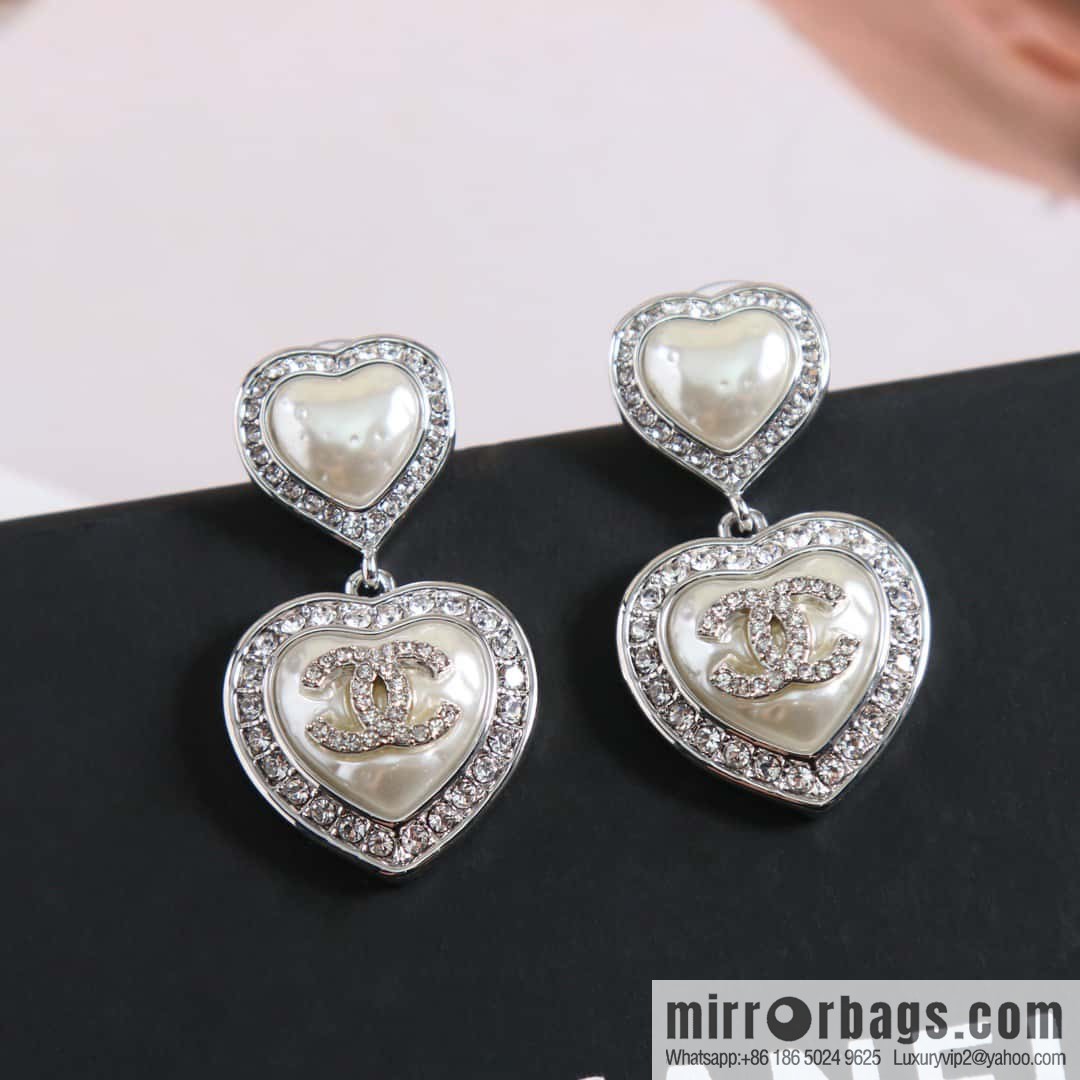 New ☑️ Chanel c2 double c double peach heart love stud earrings
