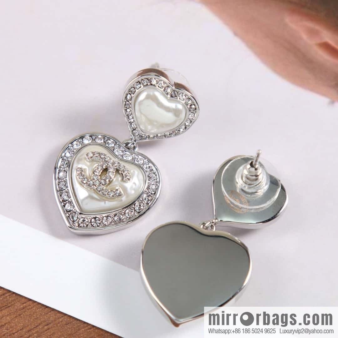 New ☑️ Chanel c2 double c double peach heart love stud earrings