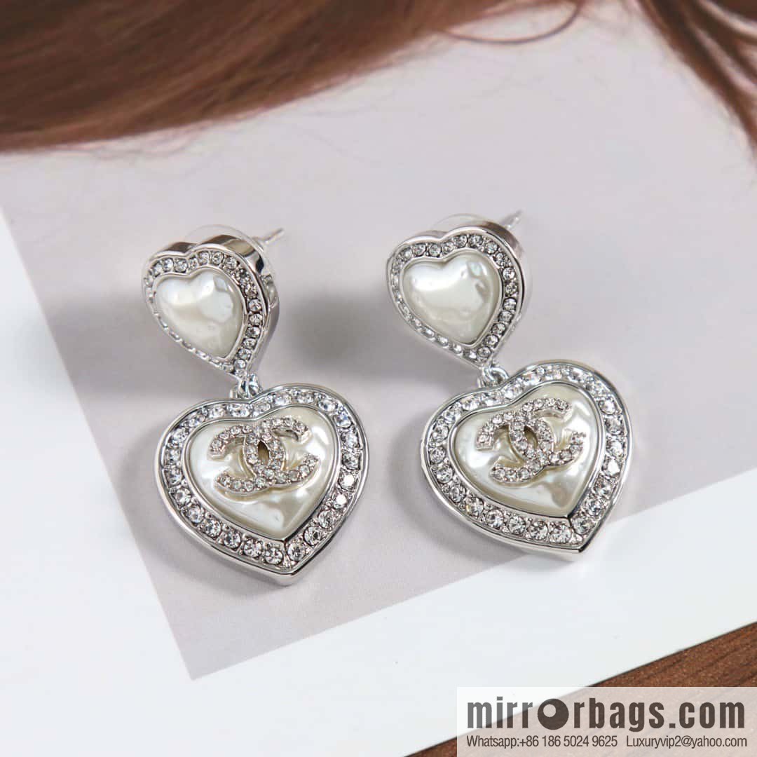 New ☑️ Chanel c2 double c double peach heart love stud earrings