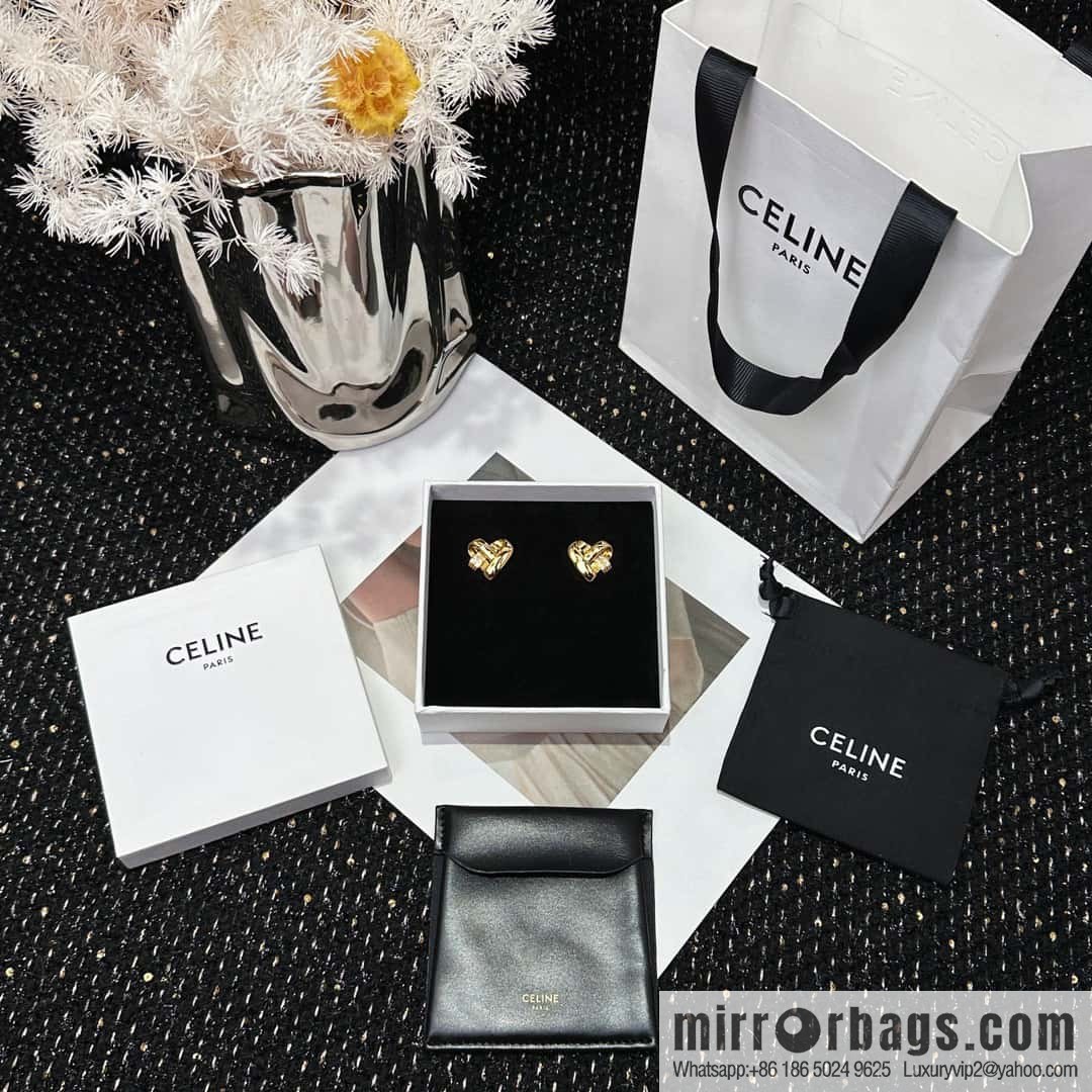 ☀️New ☑️ Celine heart love stud earrings ☀️