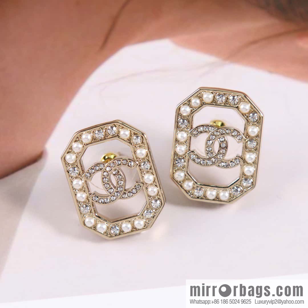 New ☑️ Chanel c1 double c octagonal pearl stud earrings
