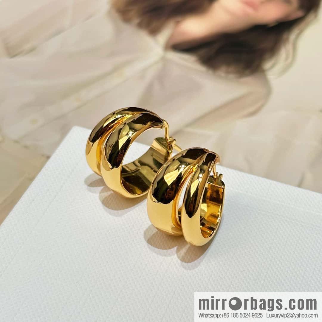 ☀️New ☑️ Celine simple style gold stud earrings ☀️