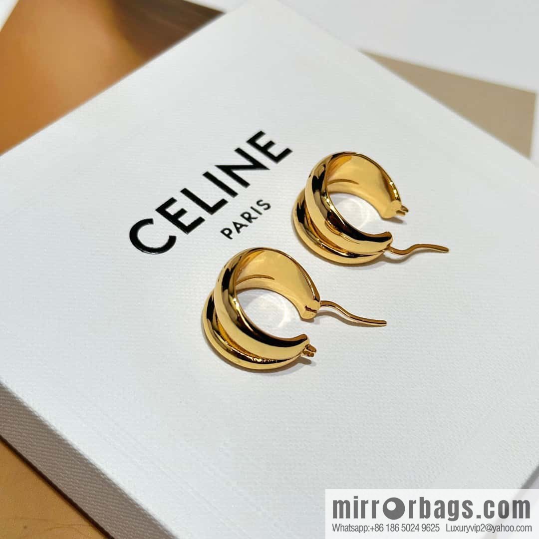 ☀️New ☑️ Celine simple style gold stud earrings ☀️