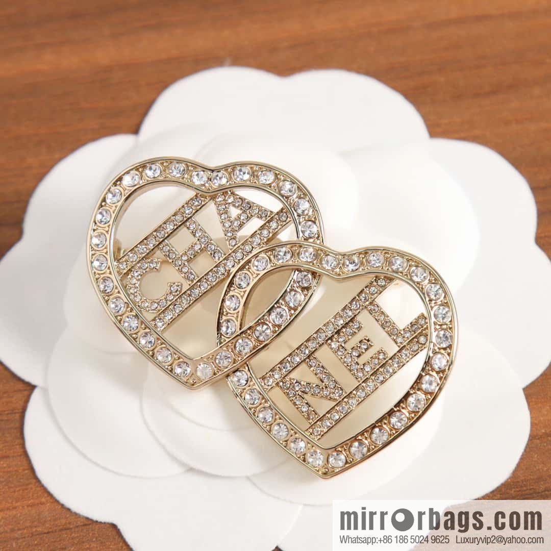 New ☑️ Chanel double love peach heart brooch