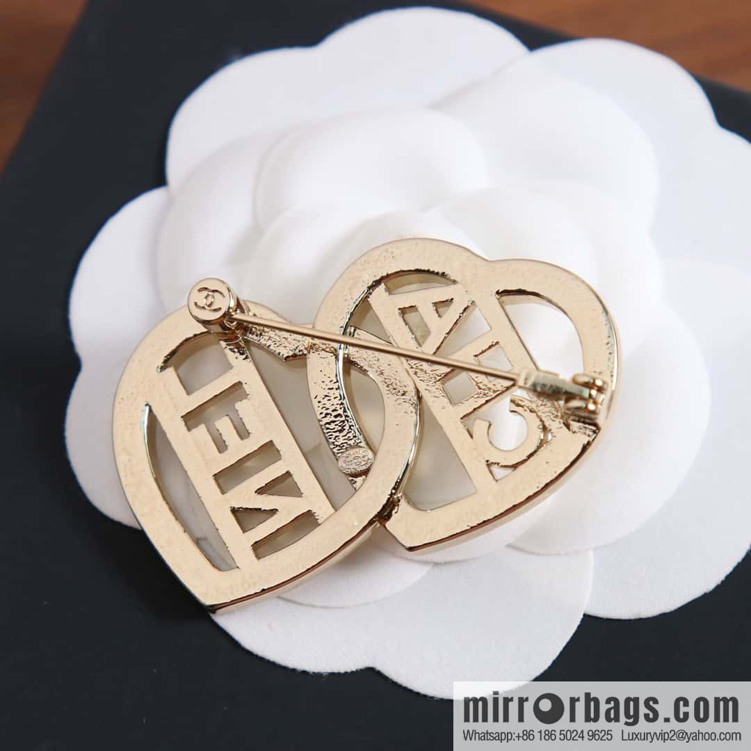 New ☑️ Chanel double love peach heart brooch