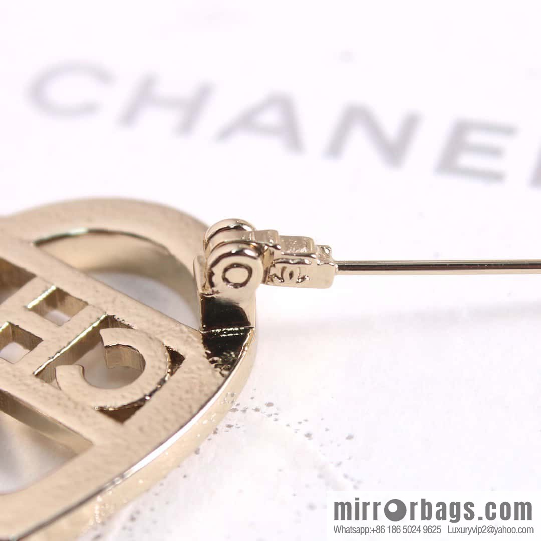 New ☑️ Chanel double love peach heart brooch