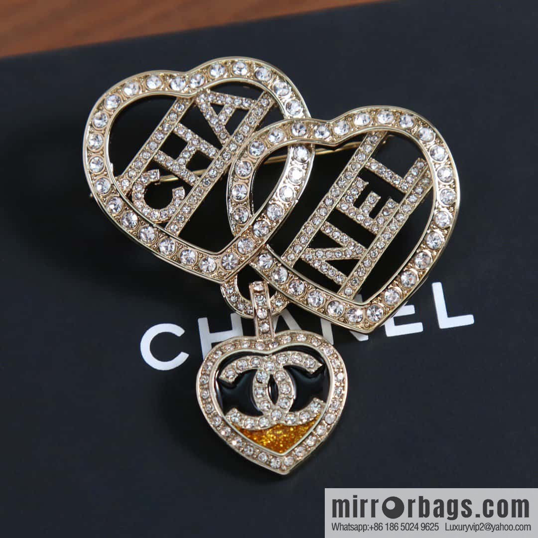 New ☑️ Chanel three love peach heart brooch