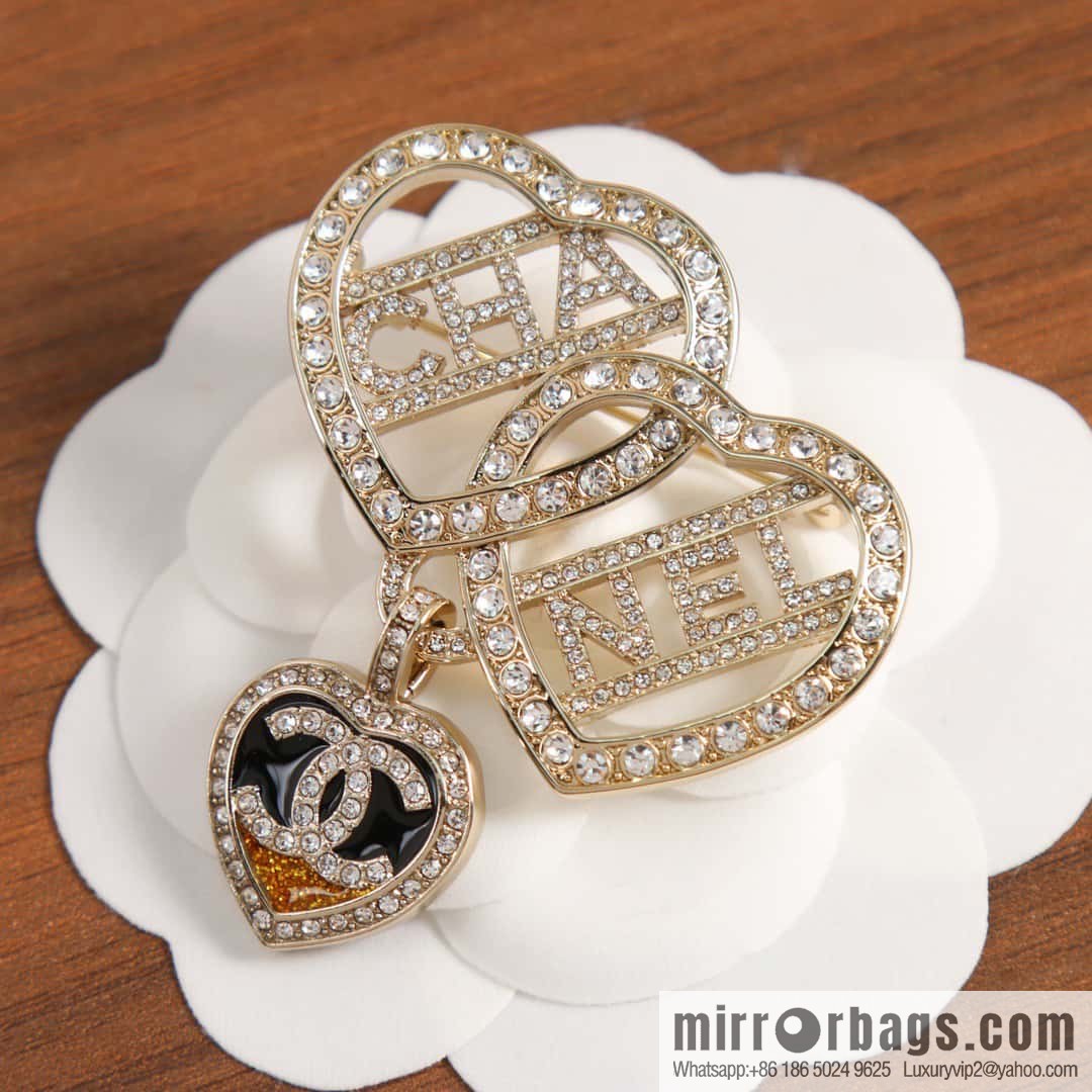 New ☑️ Chanel three love peach heart brooch