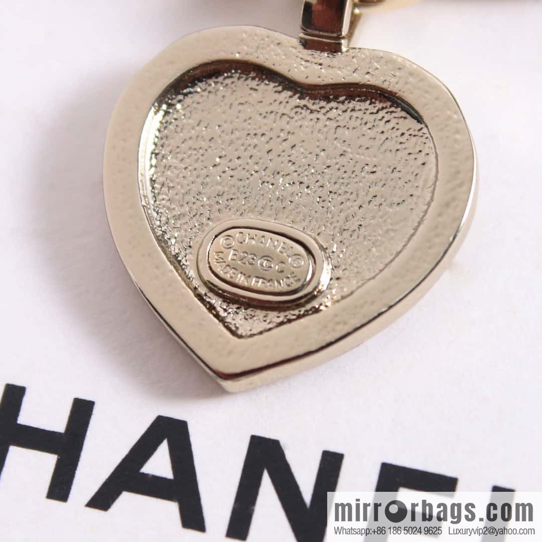 New ☑️ Chanel three love peach heart brooch