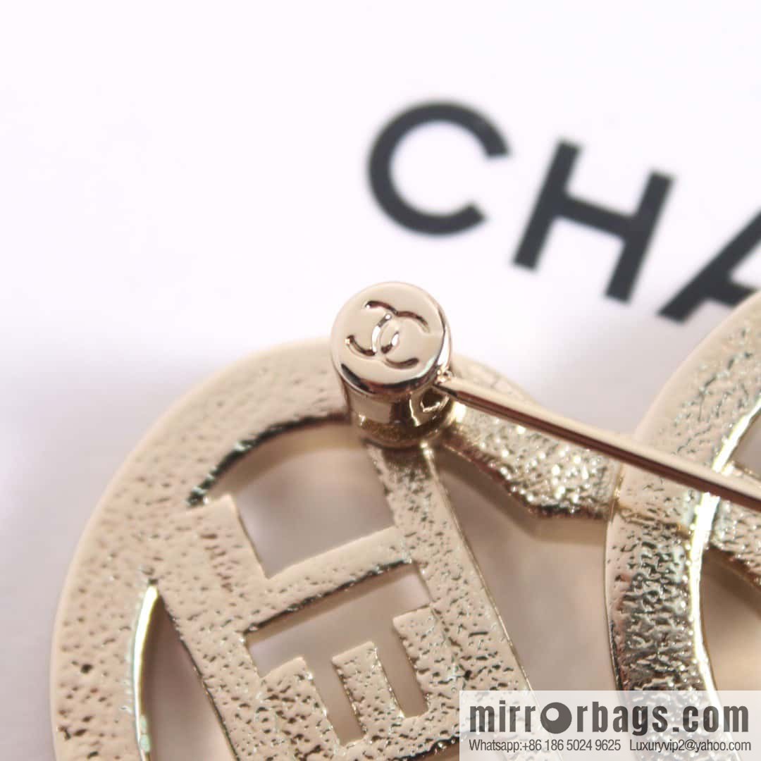 New ☑️ Chanel three love peach heart brooch