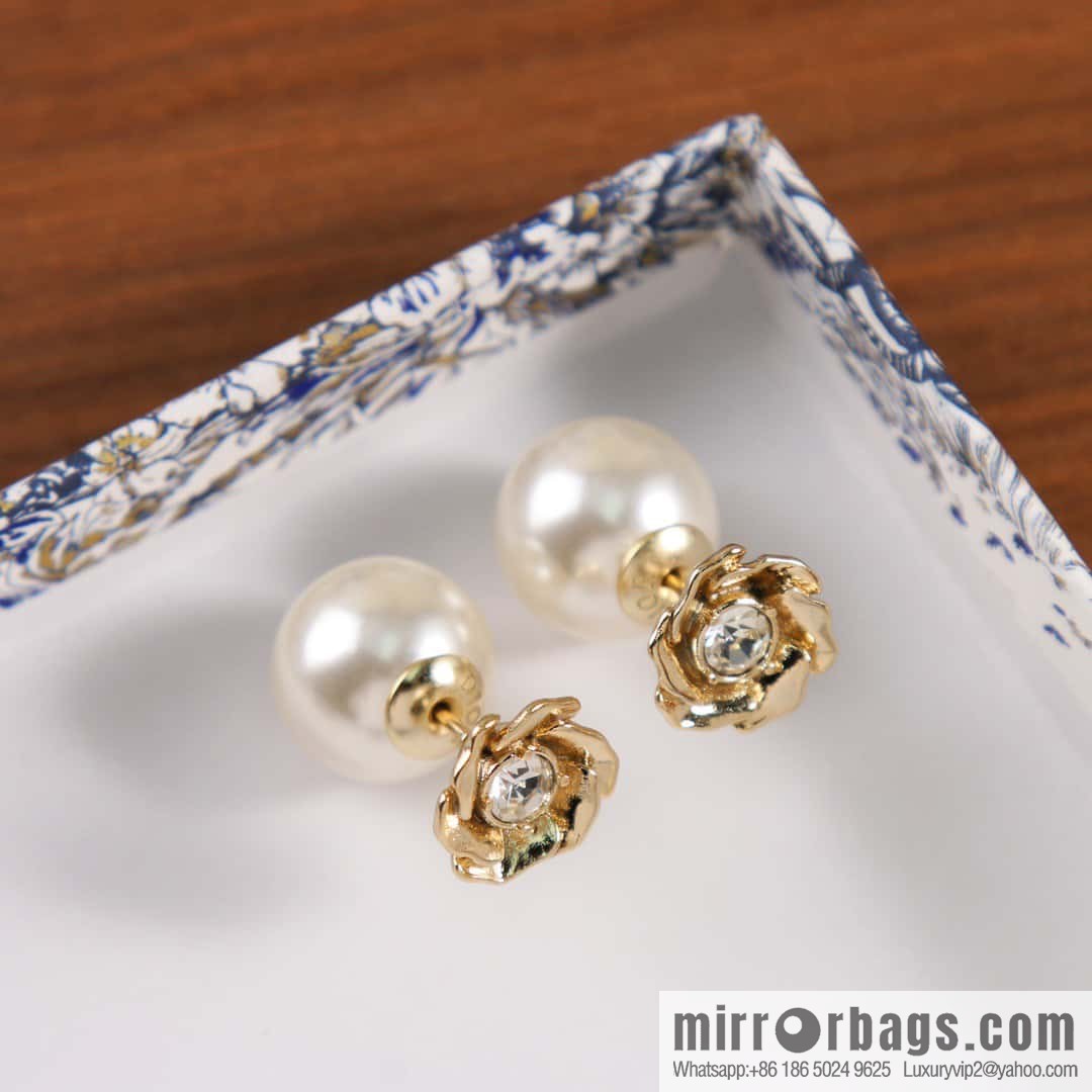 New Dior camellia size pearl stud earrings