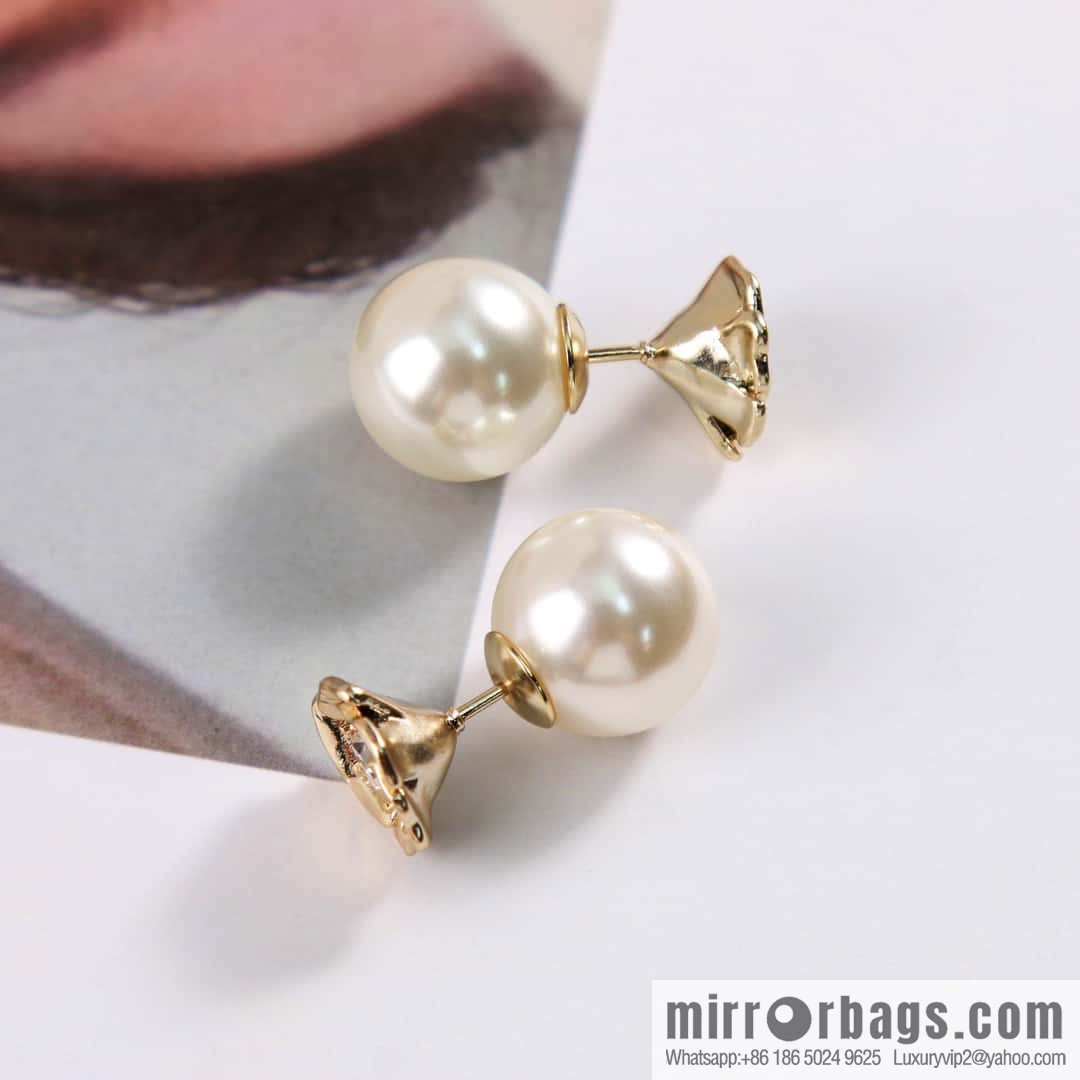 New Dior camellia size pearl stud earrings