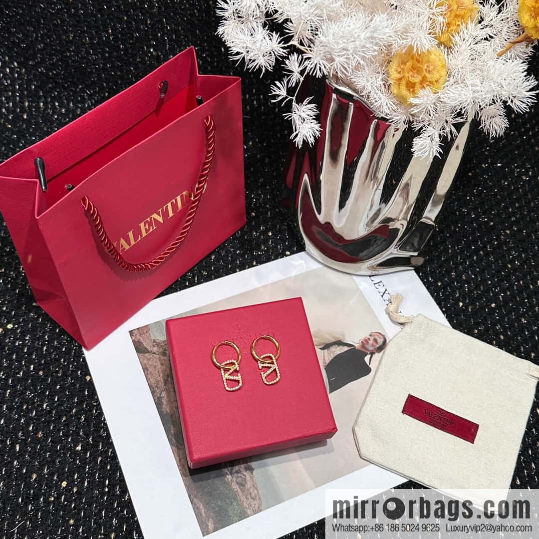 ❗️New ❗️ New ☑️ Valentino gold full diamond stud earrings