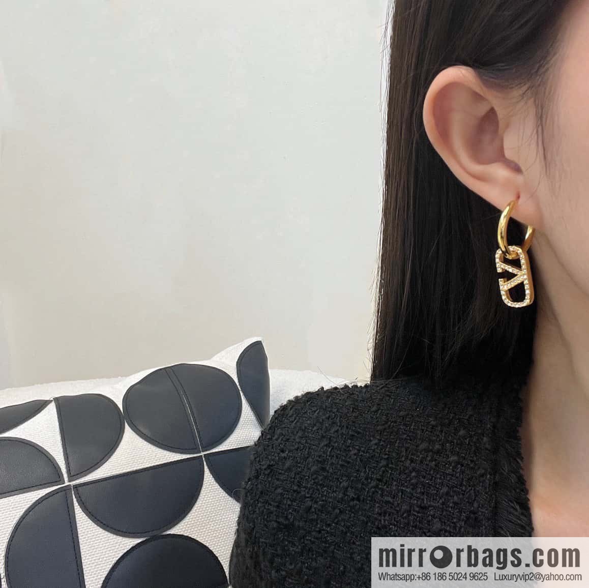 ❗️New ❗️ New ☑️ Valentino gold full diamond stud earrings