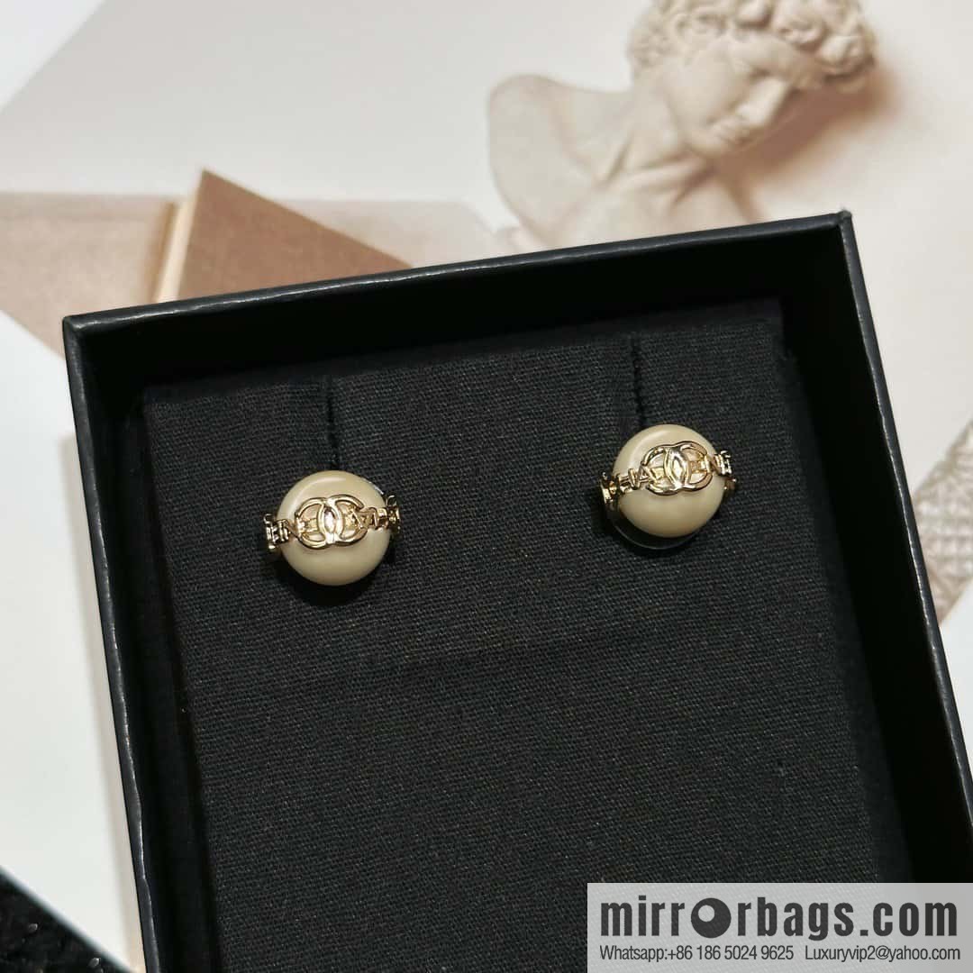 ☀️New ☑️ Chanel double C pearl stud earrings ☀️