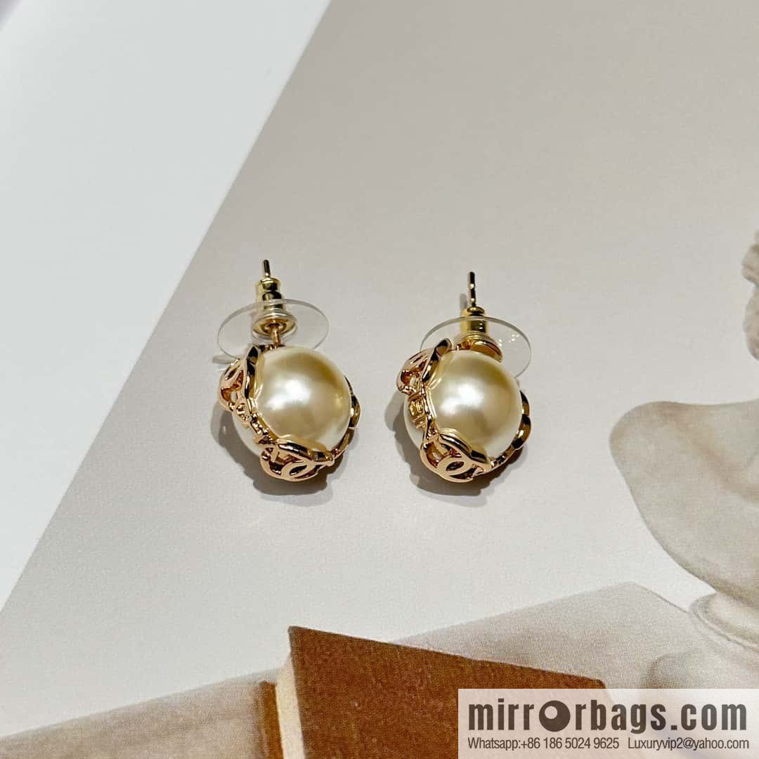 ☀️New ☑️ Chanel double C pearl stud earrings ☀️